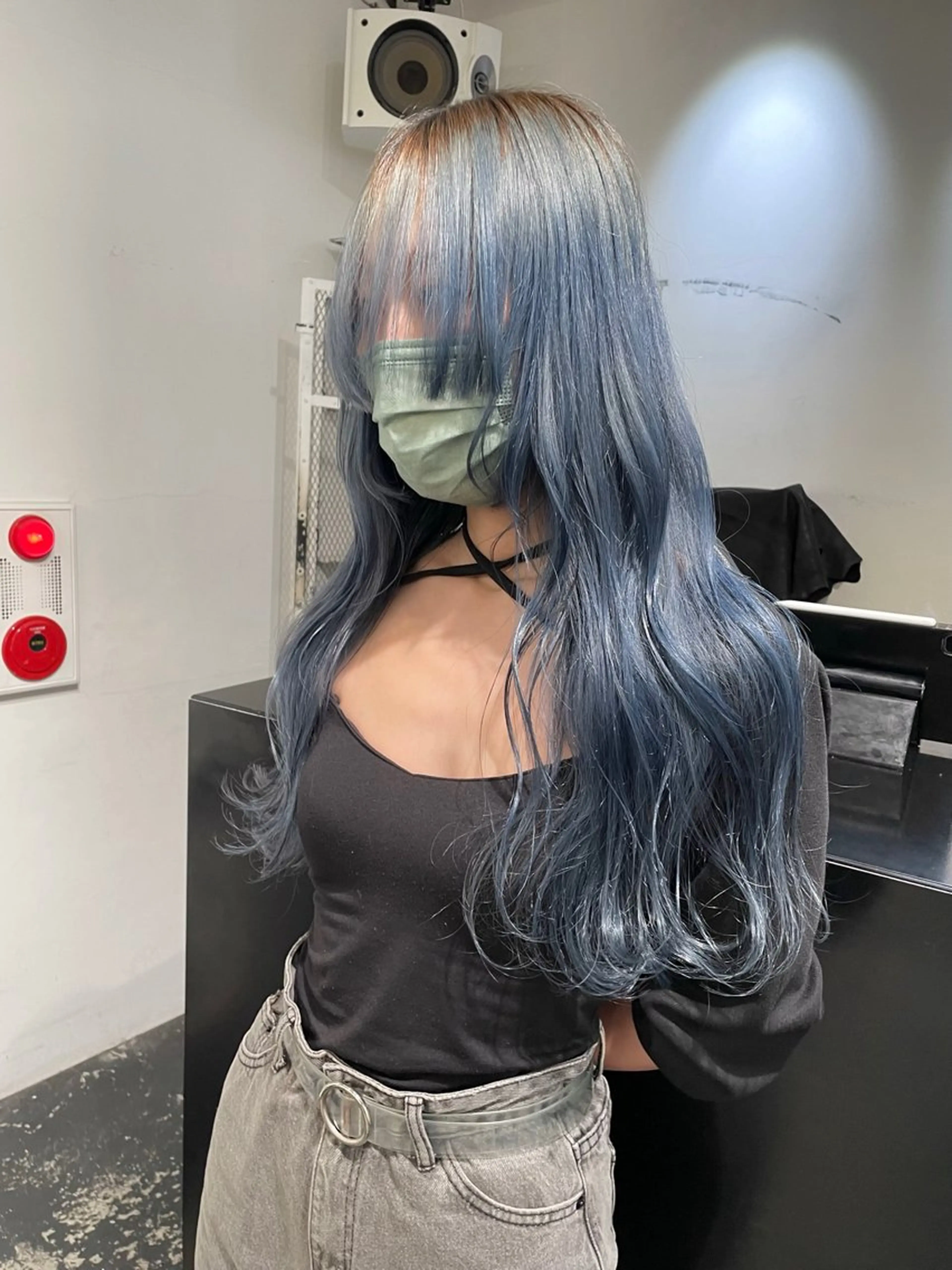 ロング カラー ヘアアレンジ ブリーチ ブルーカラー ハイトーンカラー ロング カット ヘアカラー トリートメント 💗艶髪ハイトー ンAYAKA💗のヘアスタイル