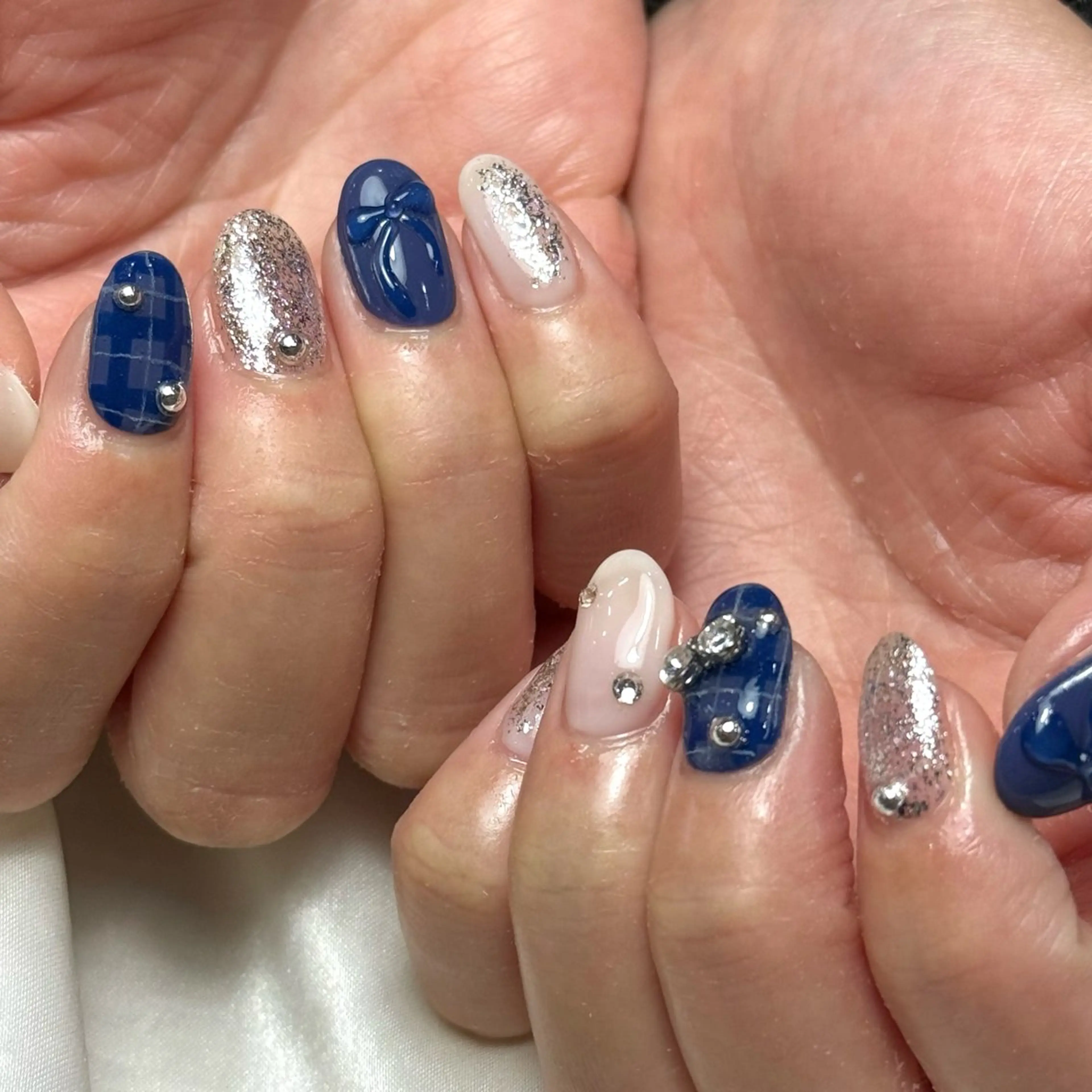 ネイル ネイビー ぷっくりネイル リボン ハンドネイル Ray nail natsu🎀のネイルデザイン