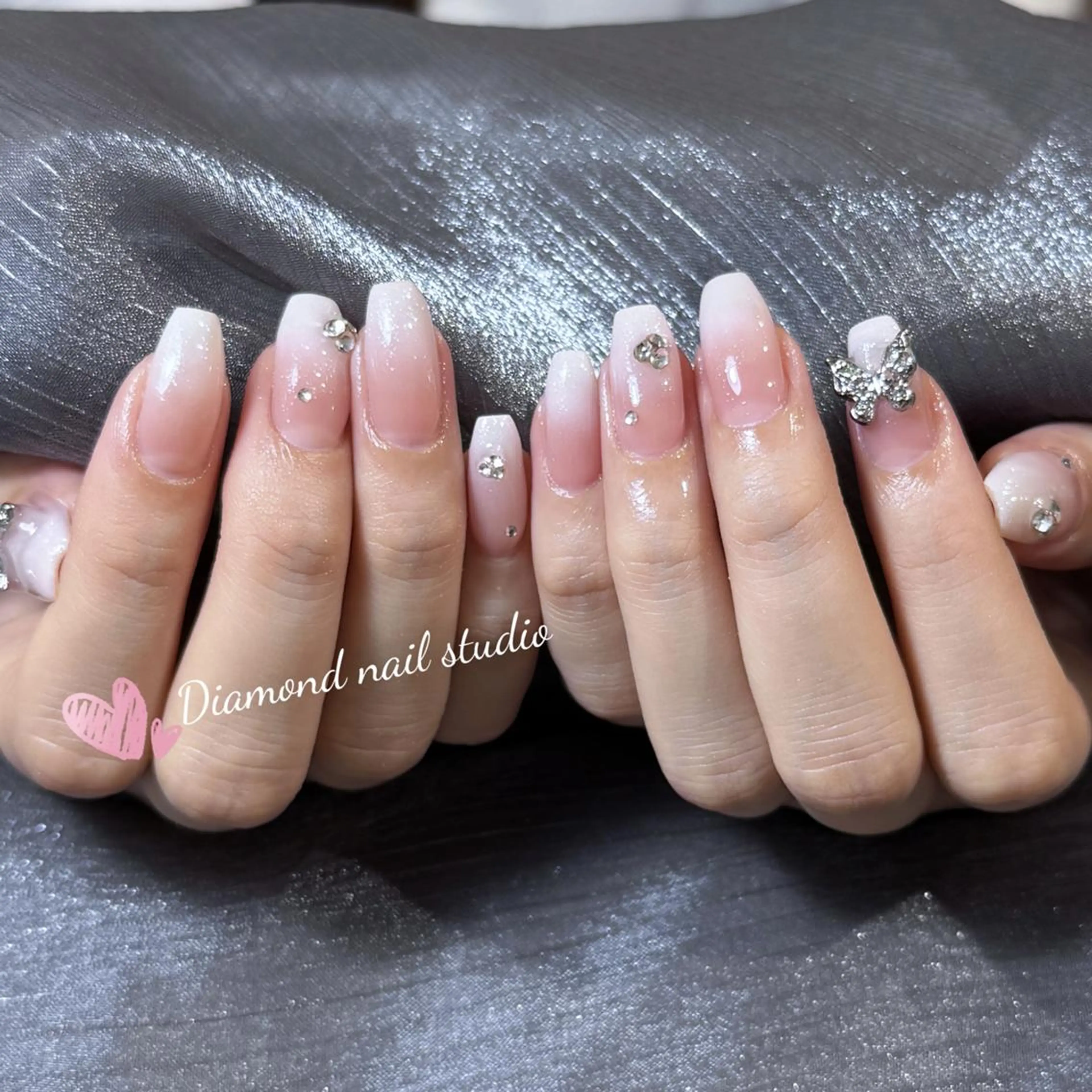 ネイル アートネイル オーロラネイル ガーリー キラキラネイル 韓国ネイル ハンドネイル DIANMOND NAIL🌸のネイルデザイン