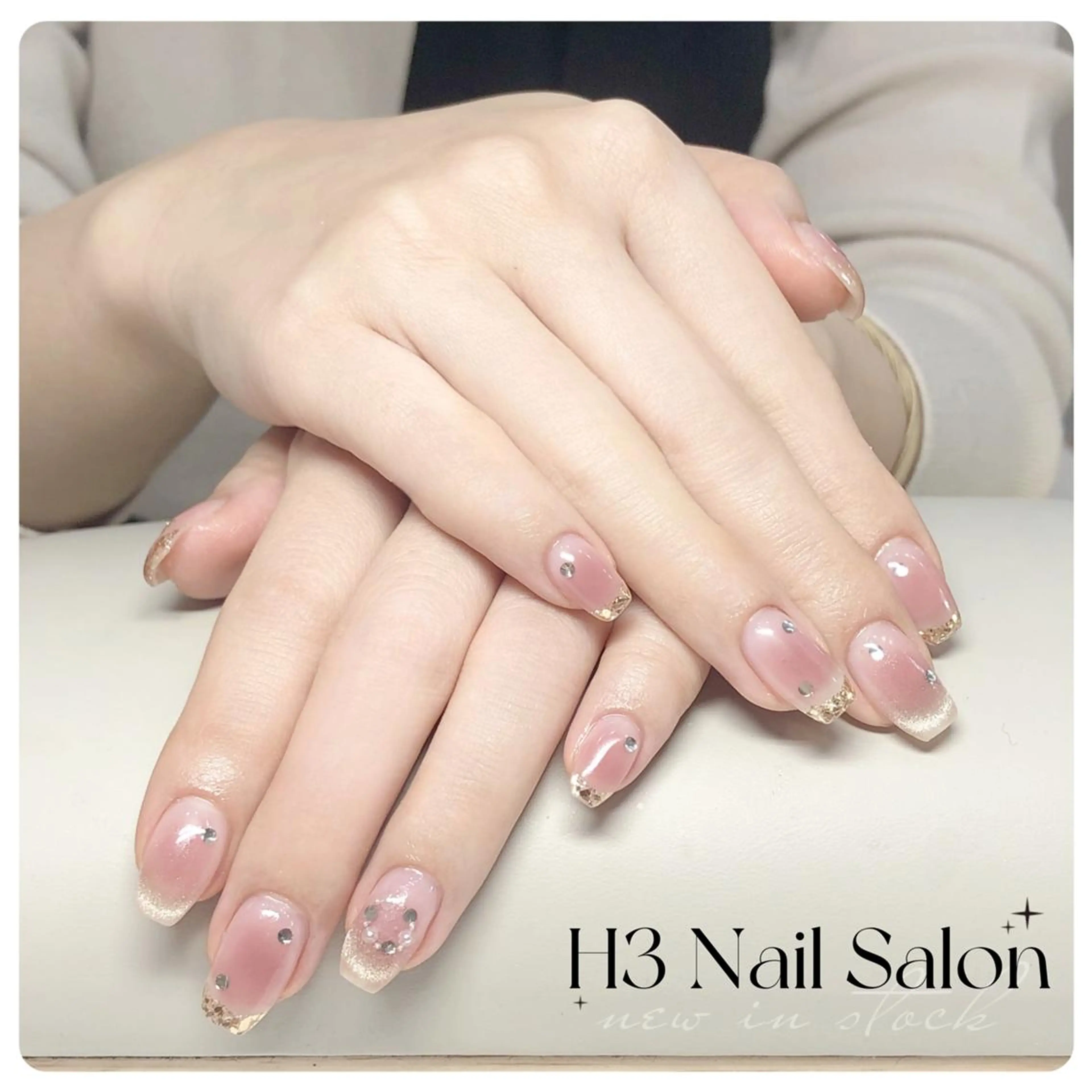 ミディアム Dione Nail 長さだし モデル募集のネイルデザイン