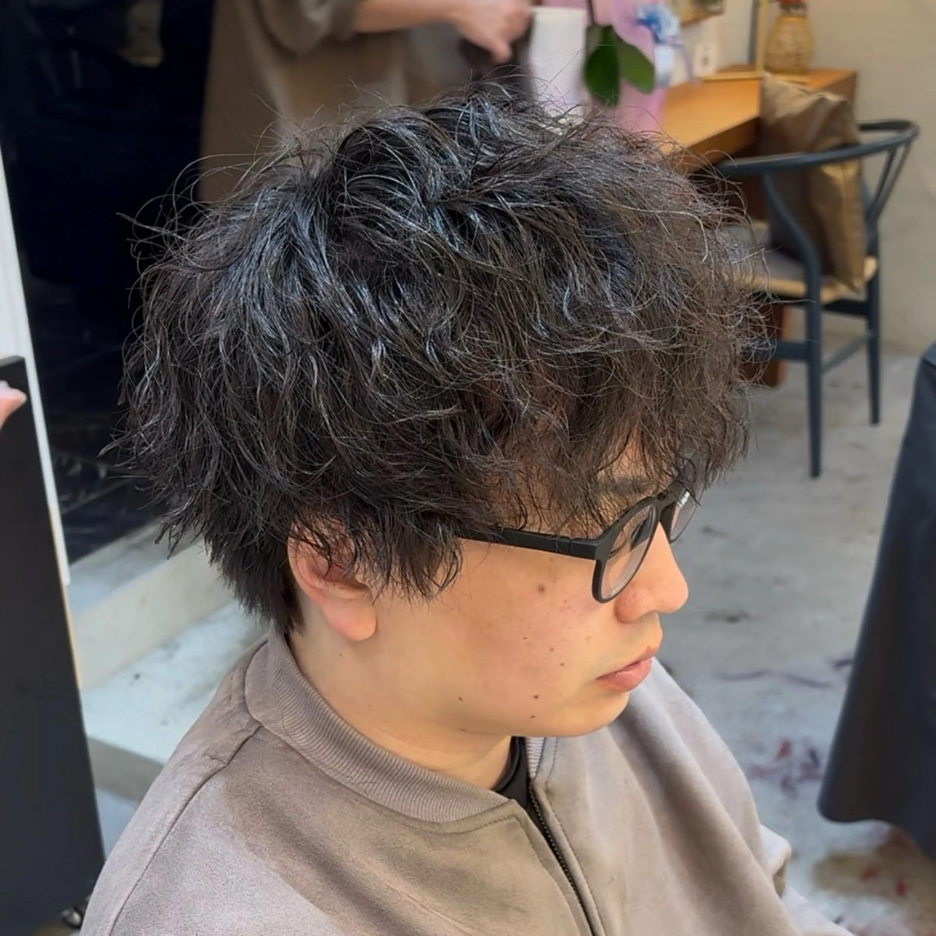 パーマ メンズ マッシュ メンズパーマ ツイストスパイラルパーマ 刈り上げ スパイラルパーマ カット パーマ GISELA サリナのヘアスタイル