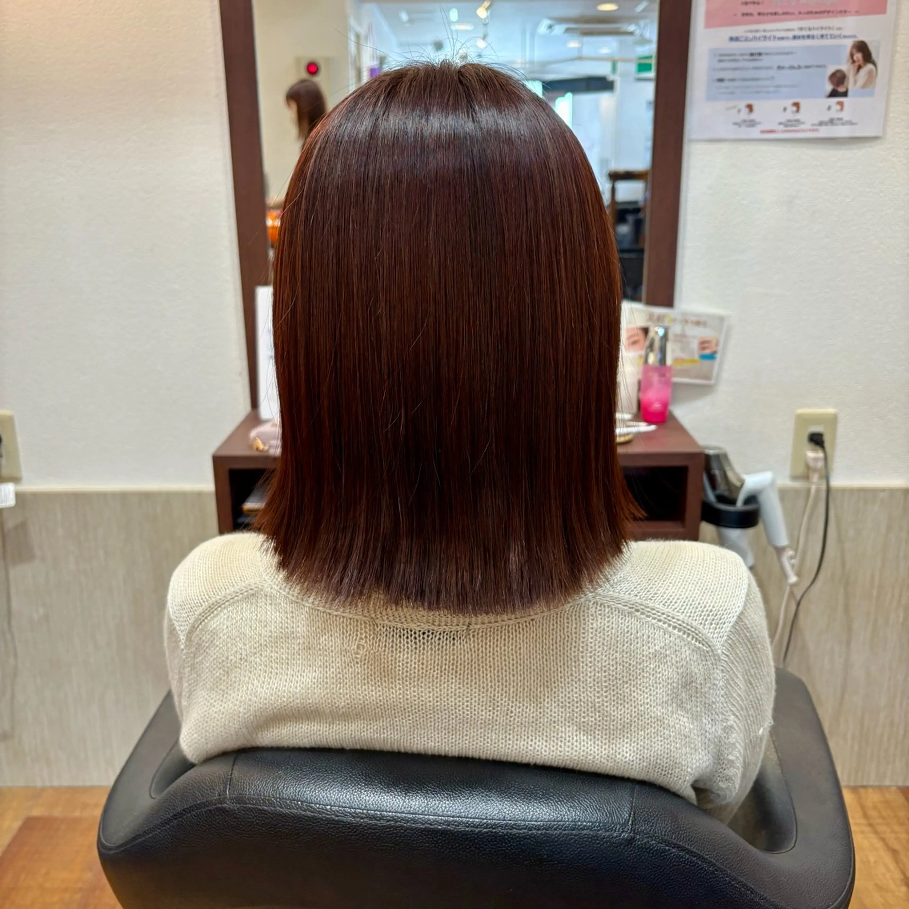 ミディアム 切りっぱなしボブ ボブ MOLLASALON 浅香山店所属・艶髪✨美髪✨ 辻桃加のヘアスタイル