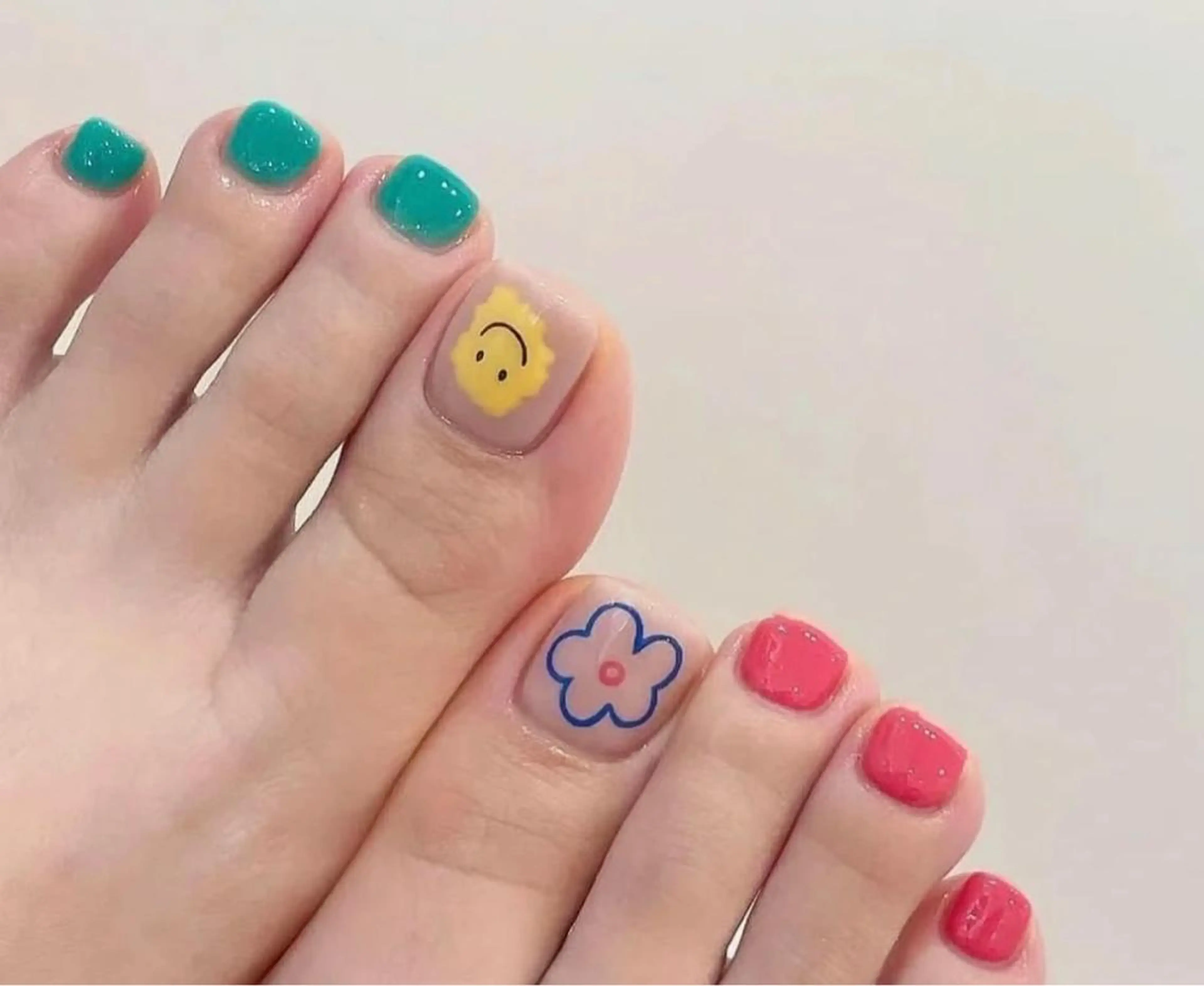 ネイル フットネイル 🤩 Yuliaユリアのネイルデザイン