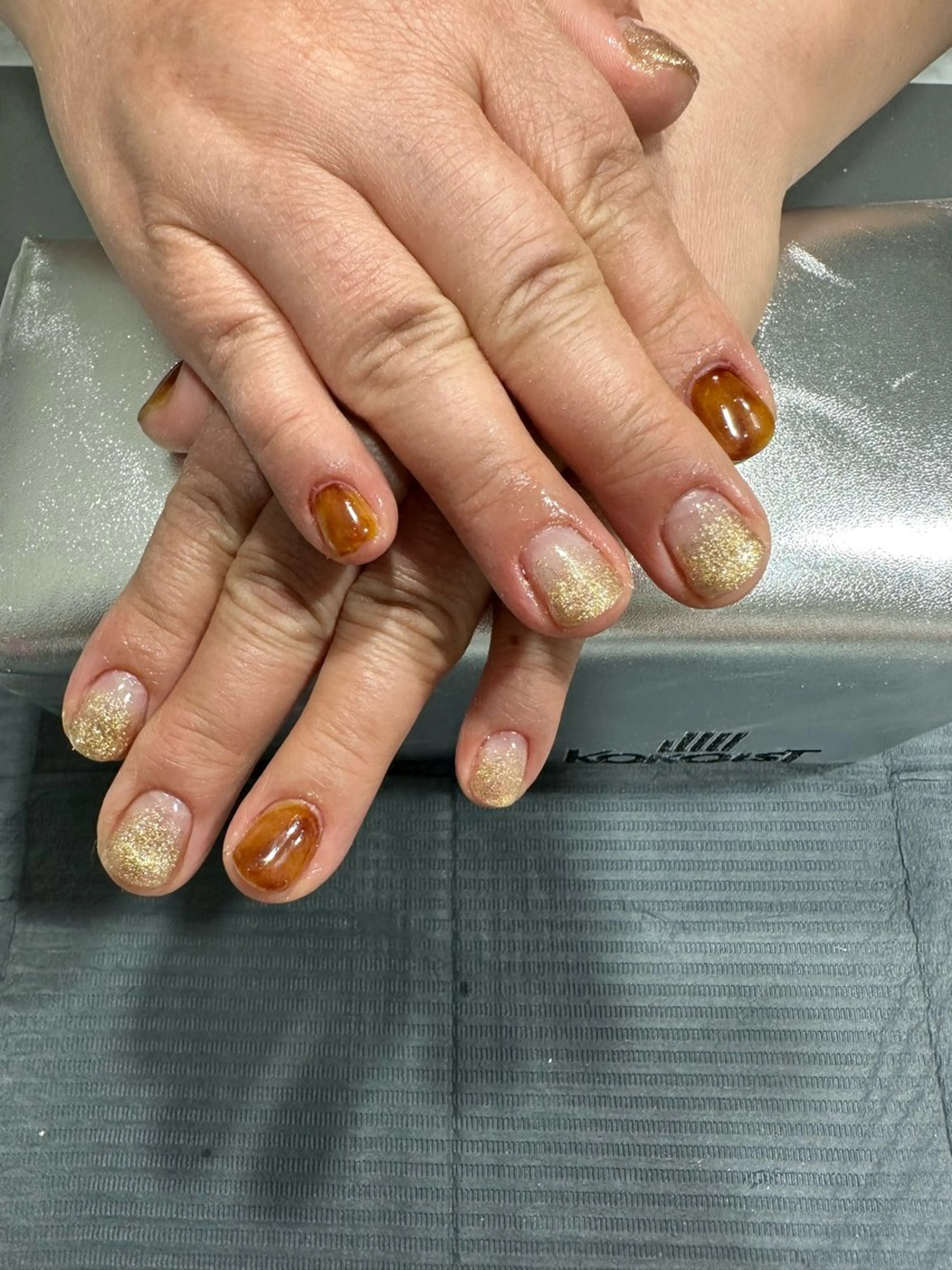 ネイル べっ甲ネイル ゴールド グラデーション 中西 美羽のネイルデザイン