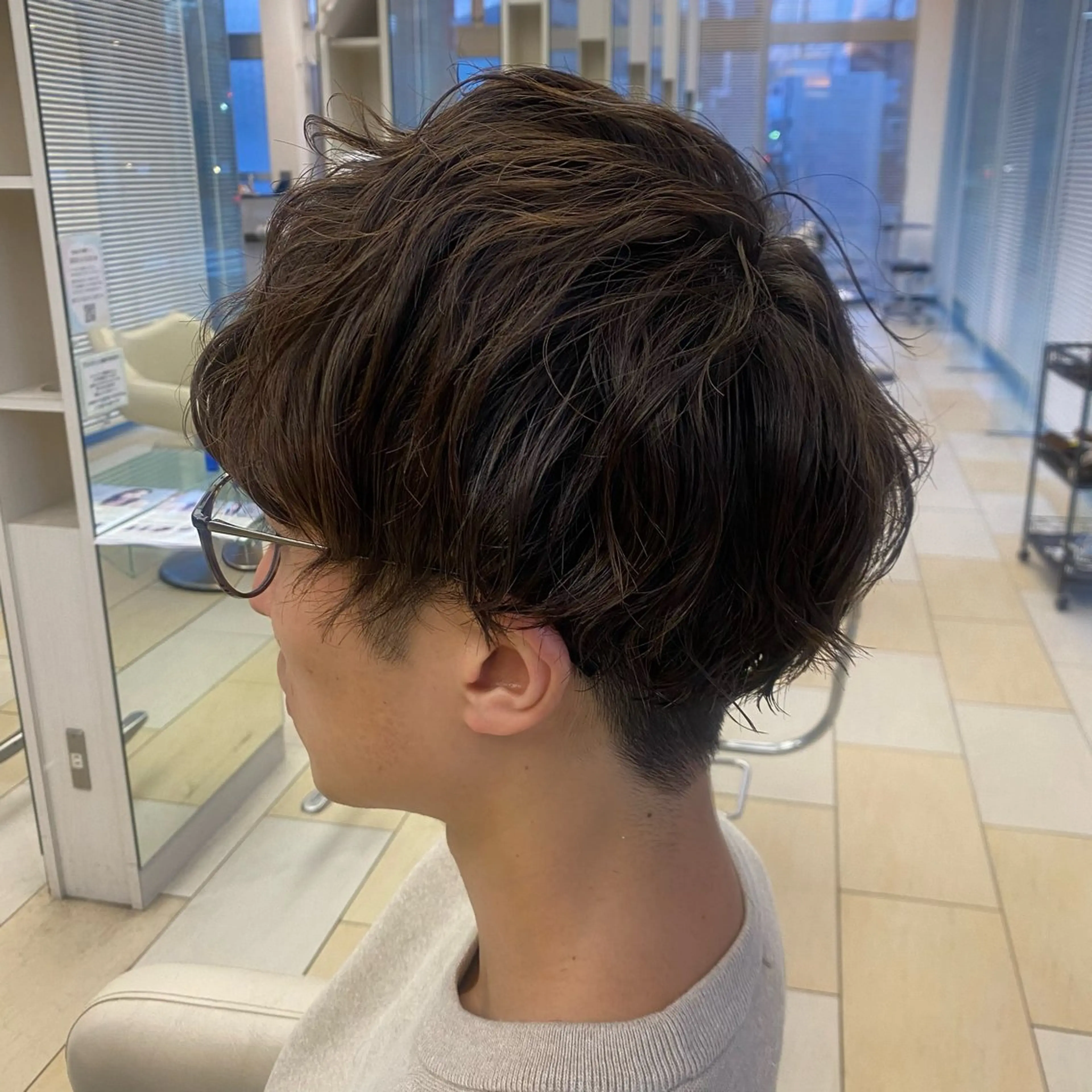 ショート パーマ メンズ 波巻きパーマ 牧 ゆりか𓋈のヘアスタイル