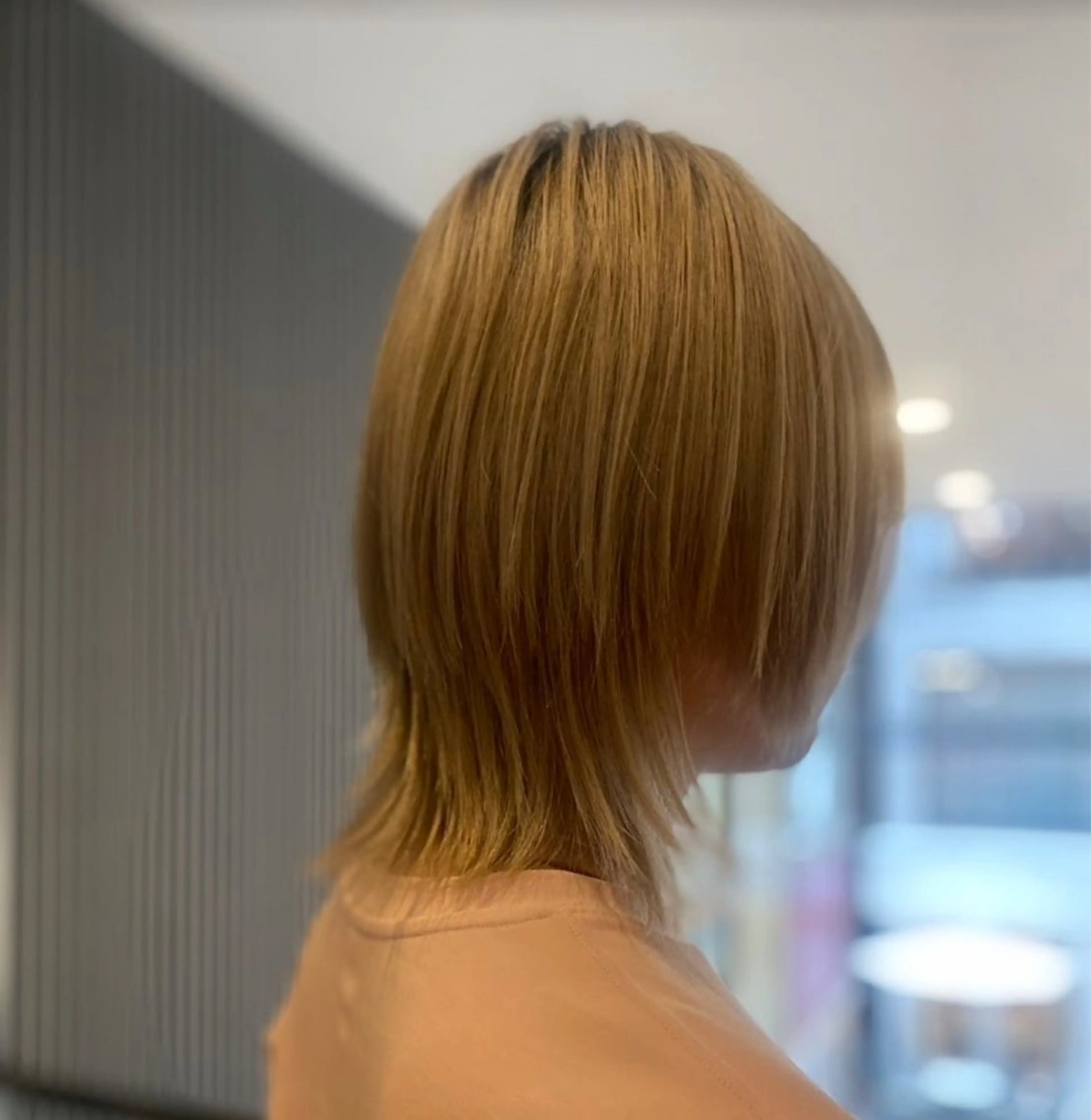 カットカラー　ブリーチ込みの写真