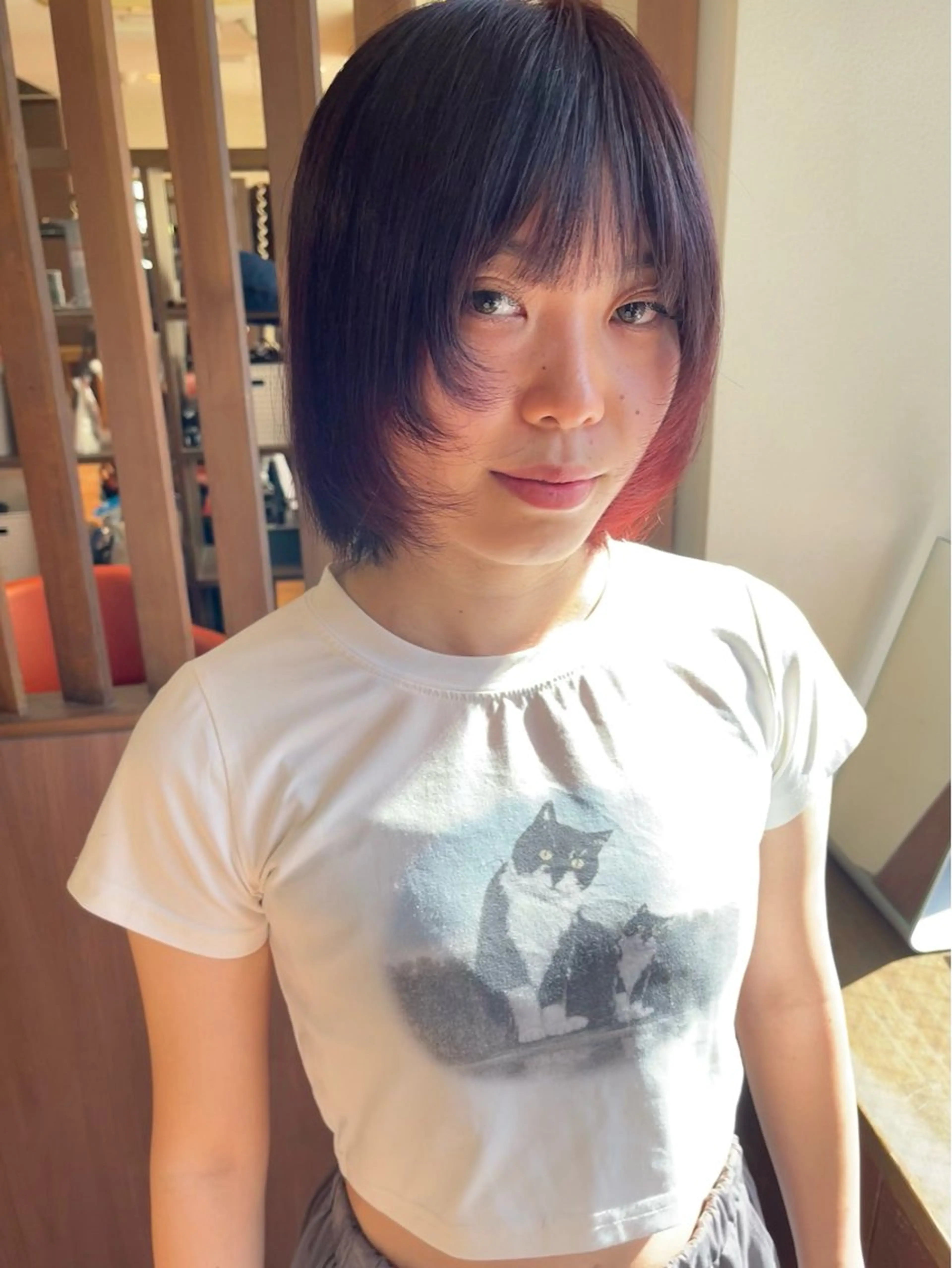 ショート カラー レッドカラー 顔まわりレイヤー レイヤーカット カット ヘアカラー トリートメント 髪質改善ｶﾗｰ ｹｱﾌﾞﾘｰﾁ/ﾀﾑのヘアスタイル
