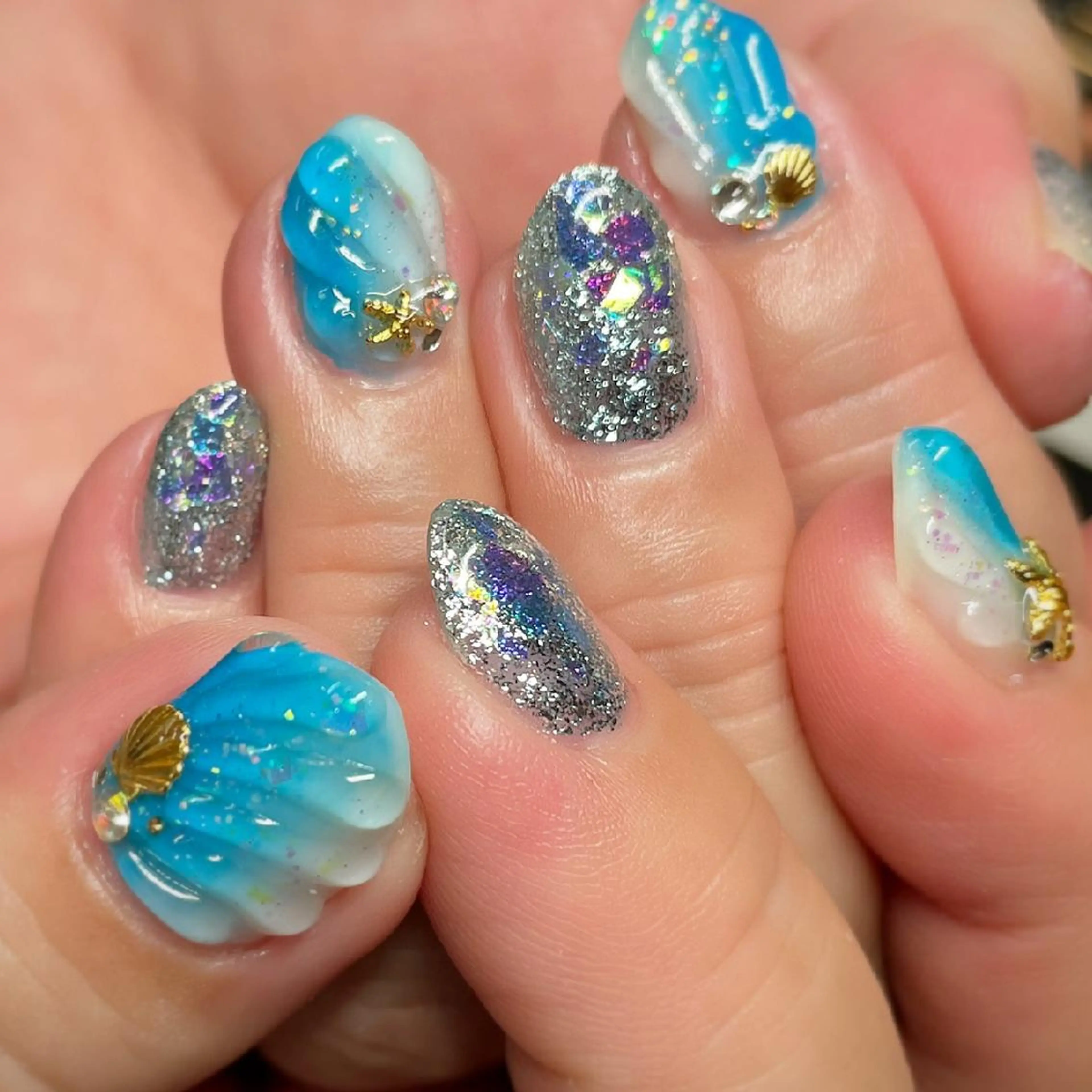 ネイル キラキラネイル ぷっくりネイル ハンドネイル フットネイル AQUA NAIL所属・AQUA NAILのネイルデザイン