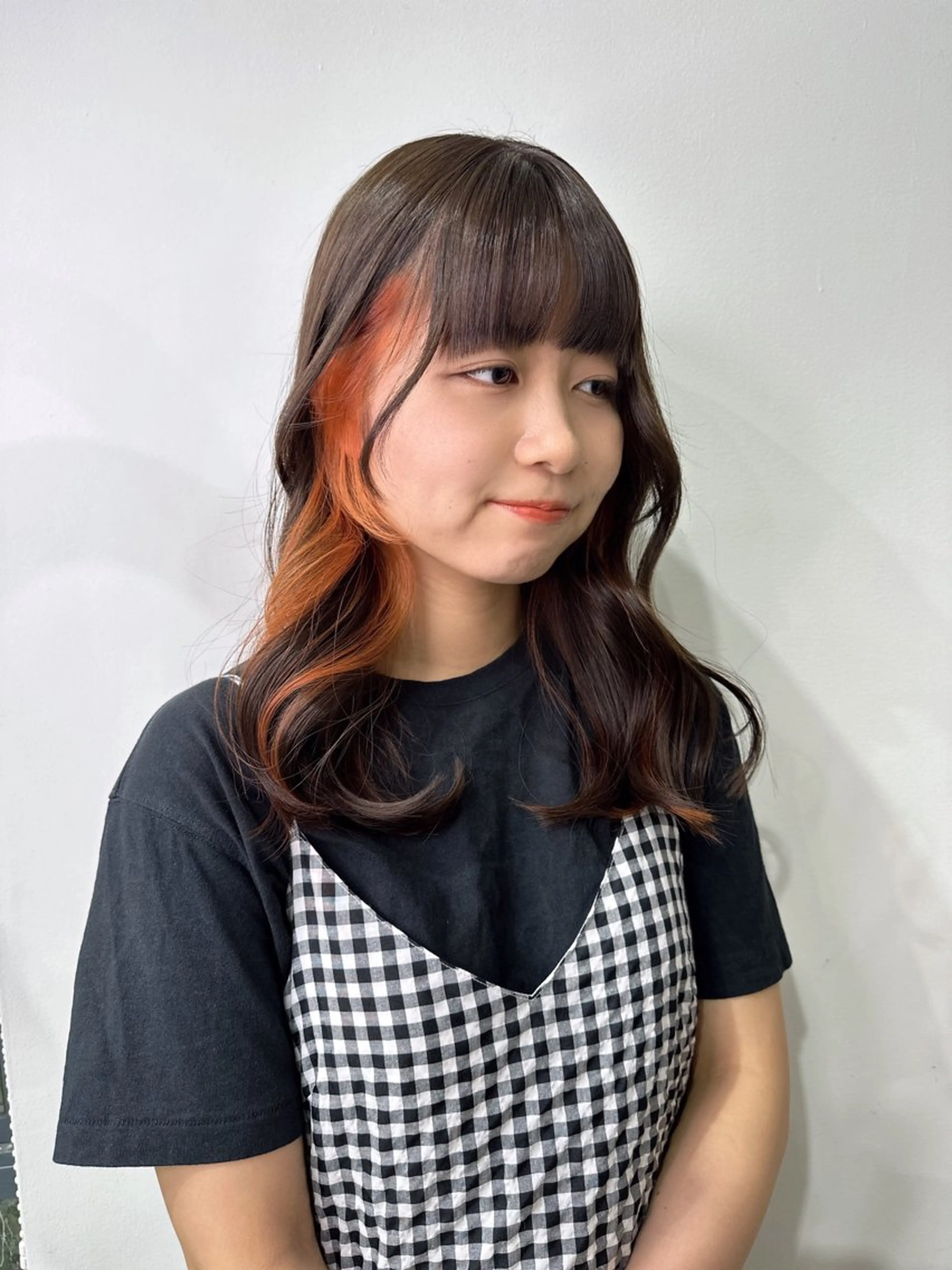 ロング カラー ブリーチ ブラウンカラー ダークブラウン インナーカラー オレンジ ヘアカラー Y.S.H所属・西野 未桜のヘアスタイル