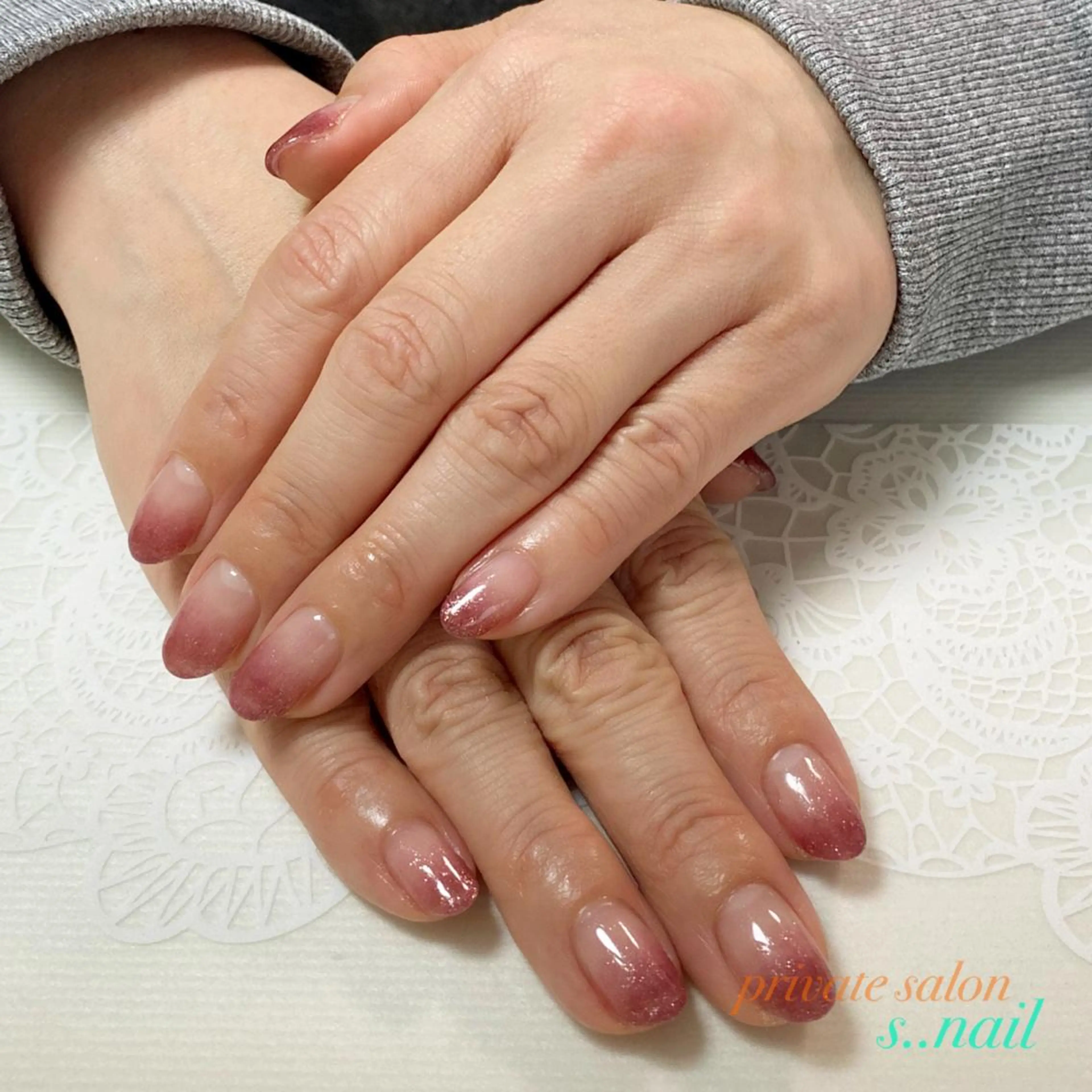 ネイル グラデーション キラキラネイル ハンドネイル フットネイル s..nail / MORITAのネイルデザイン