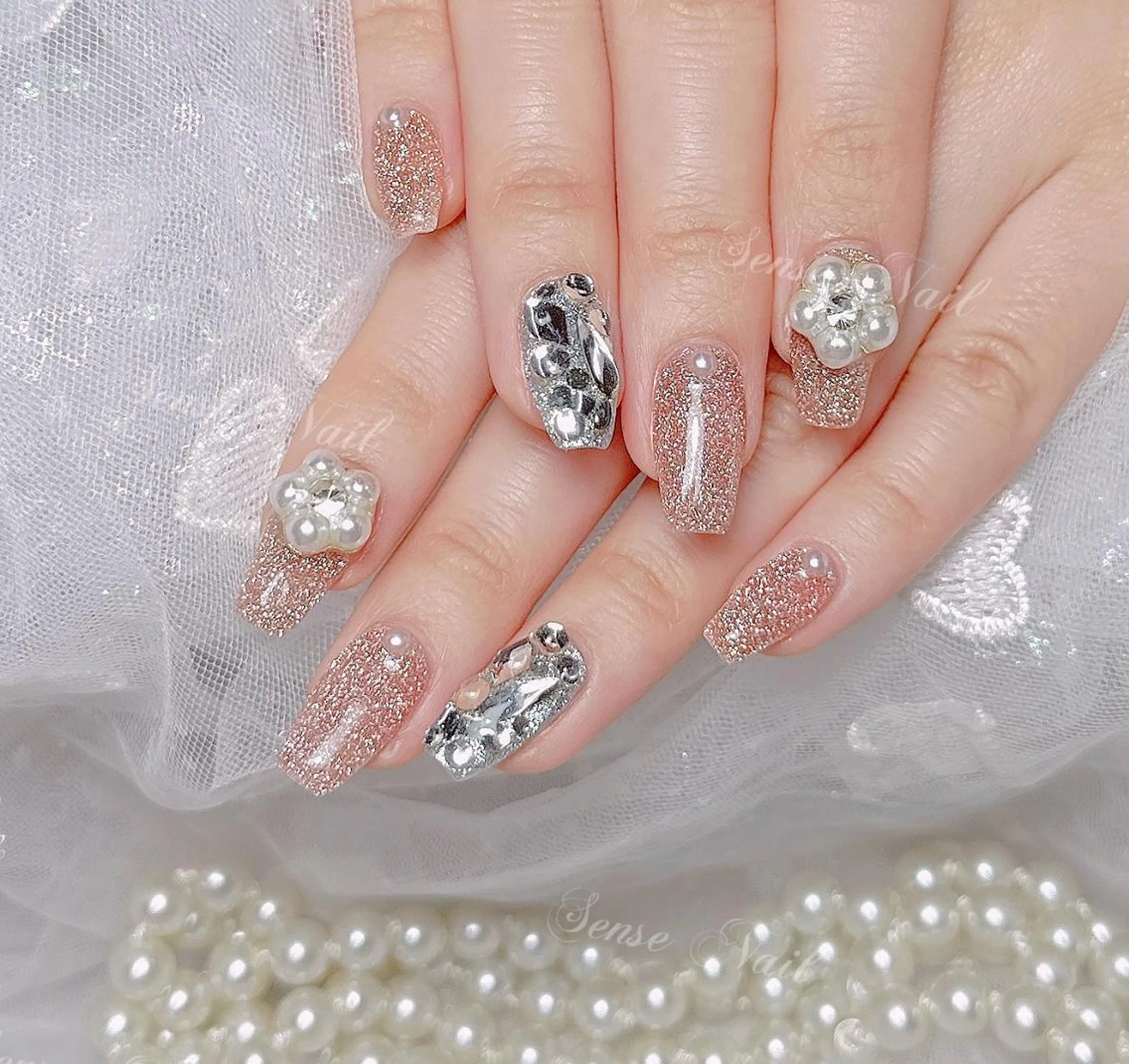 ネイル ハンドネイル ハンドケア Queening 🦋のネイルデザイン