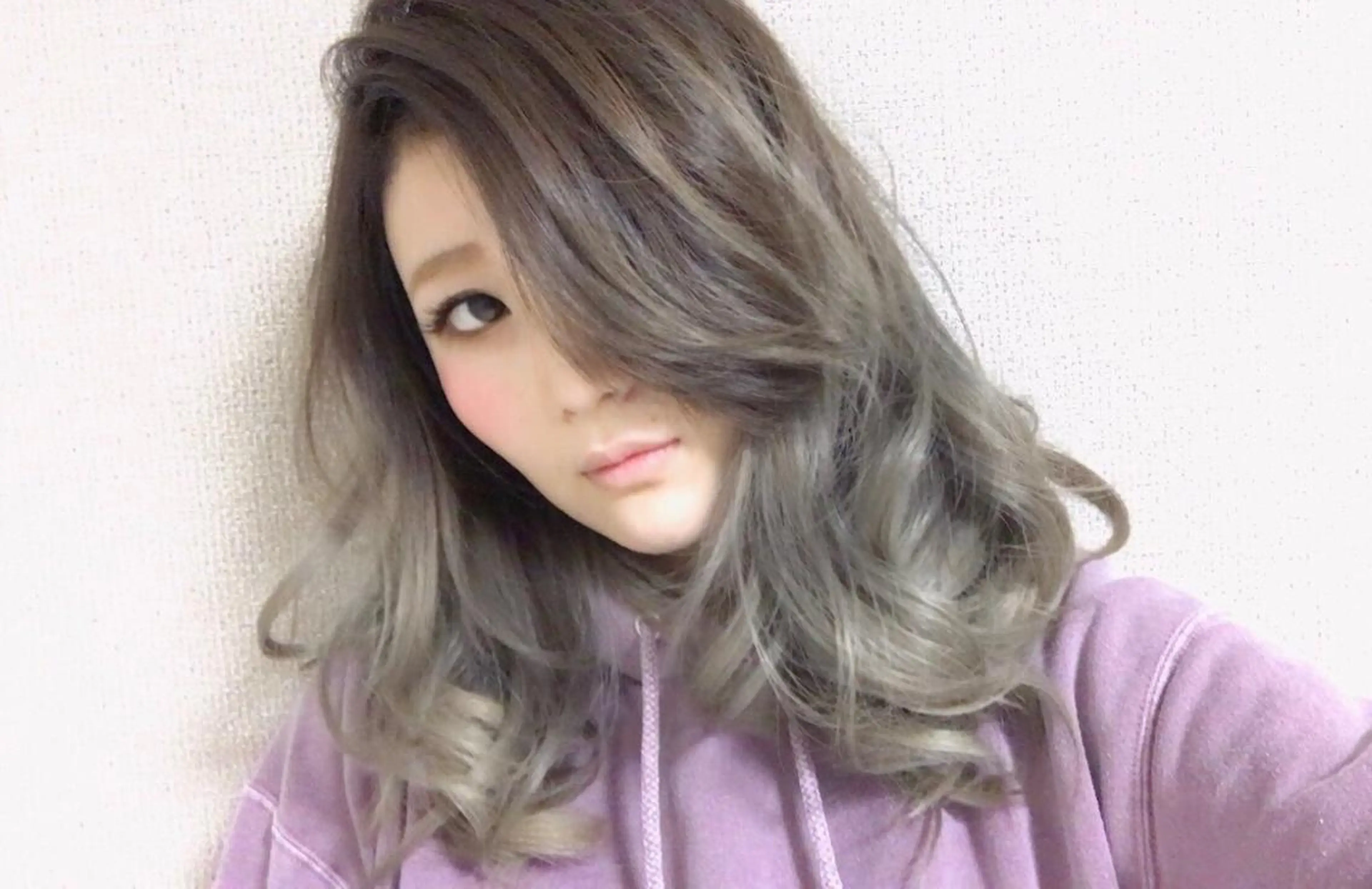 セミロング カラー ブリーチ グラデーションカラー グレージュ イルミナカラー ヘアカラー トリートメント BOB所属・三輪 太一のヘアスタイル