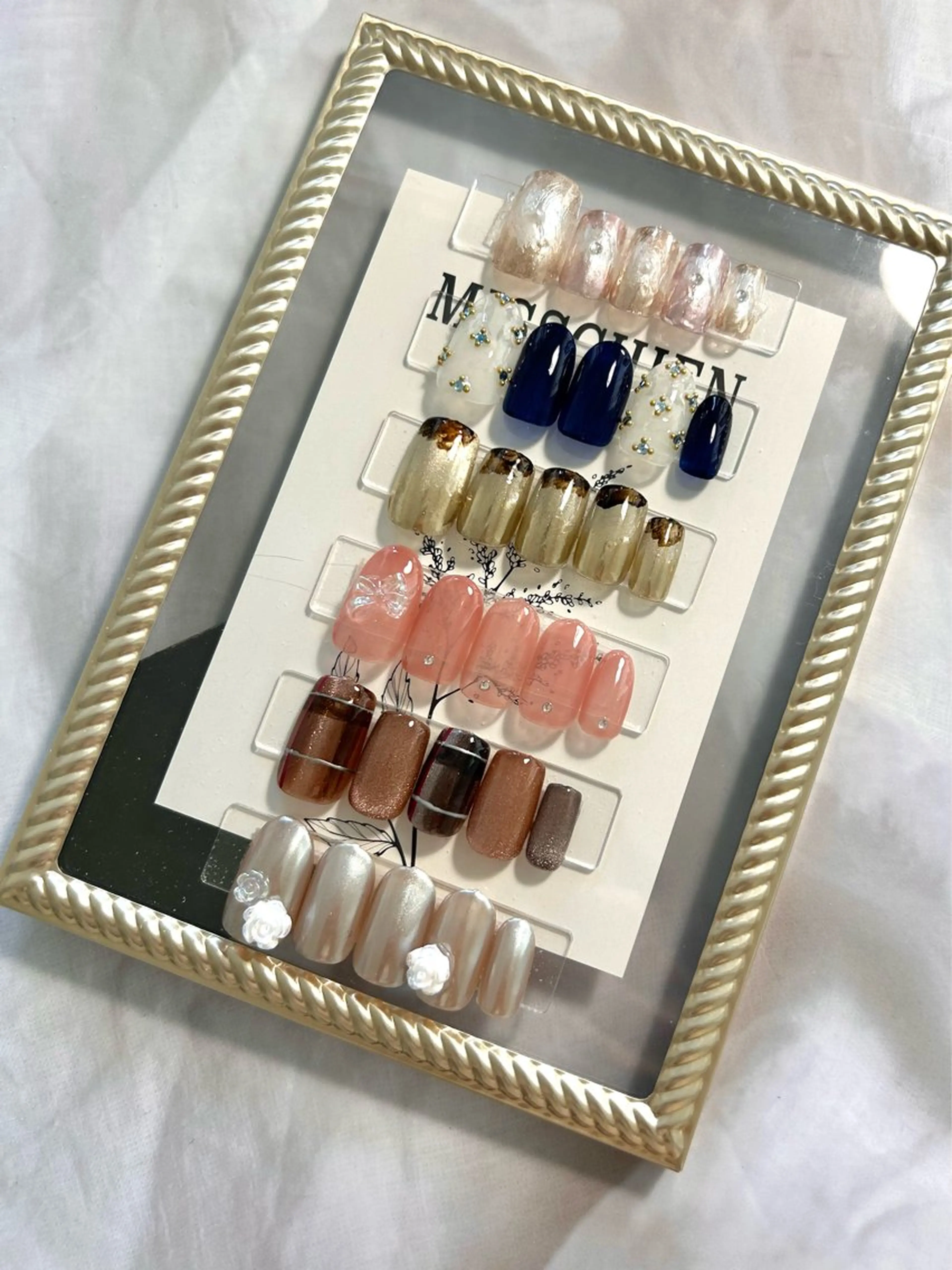 ネイル オーロラネイル フレンチネイル ガーリー グラデーション キラキラネイル ハンドネイル Kai  nail Mayukoのネイルデザイン
