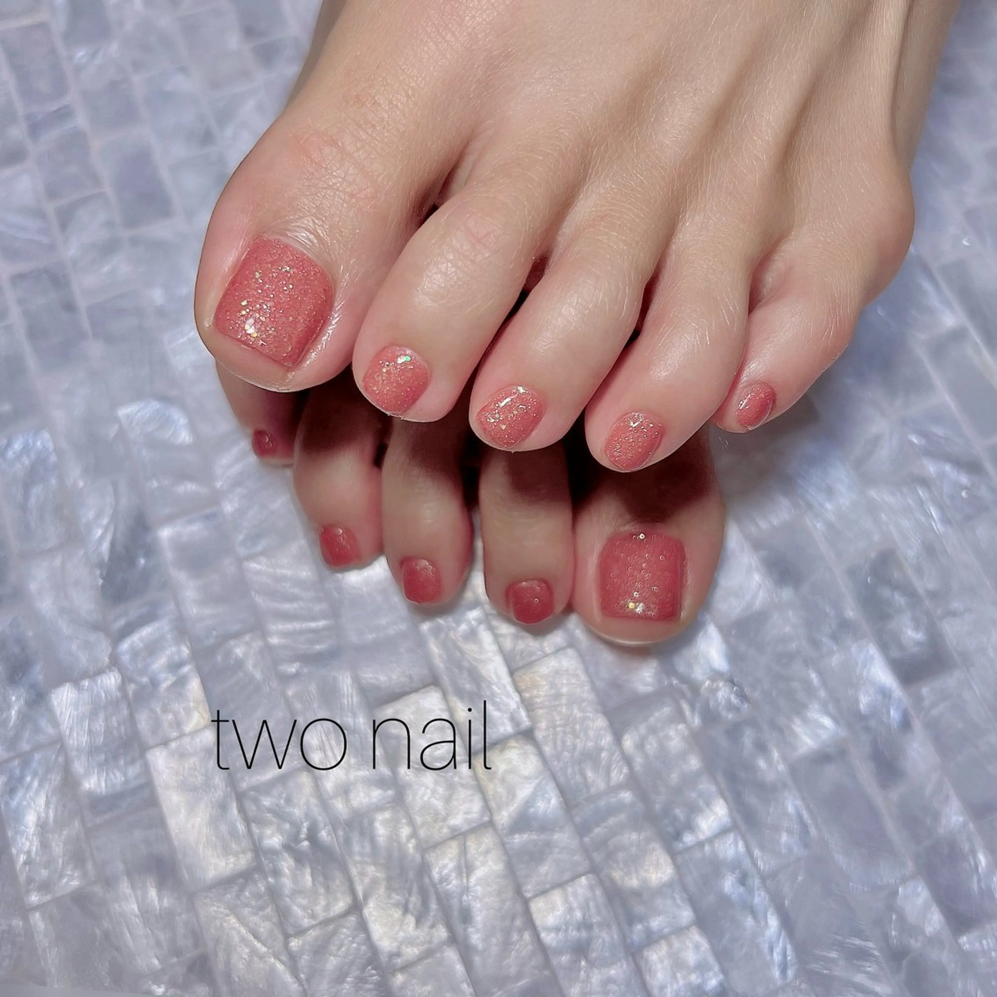 ネイル フットネイル キラキラネイル ネイルチップ ホワイト フットネイル two nailのネイルデザイン