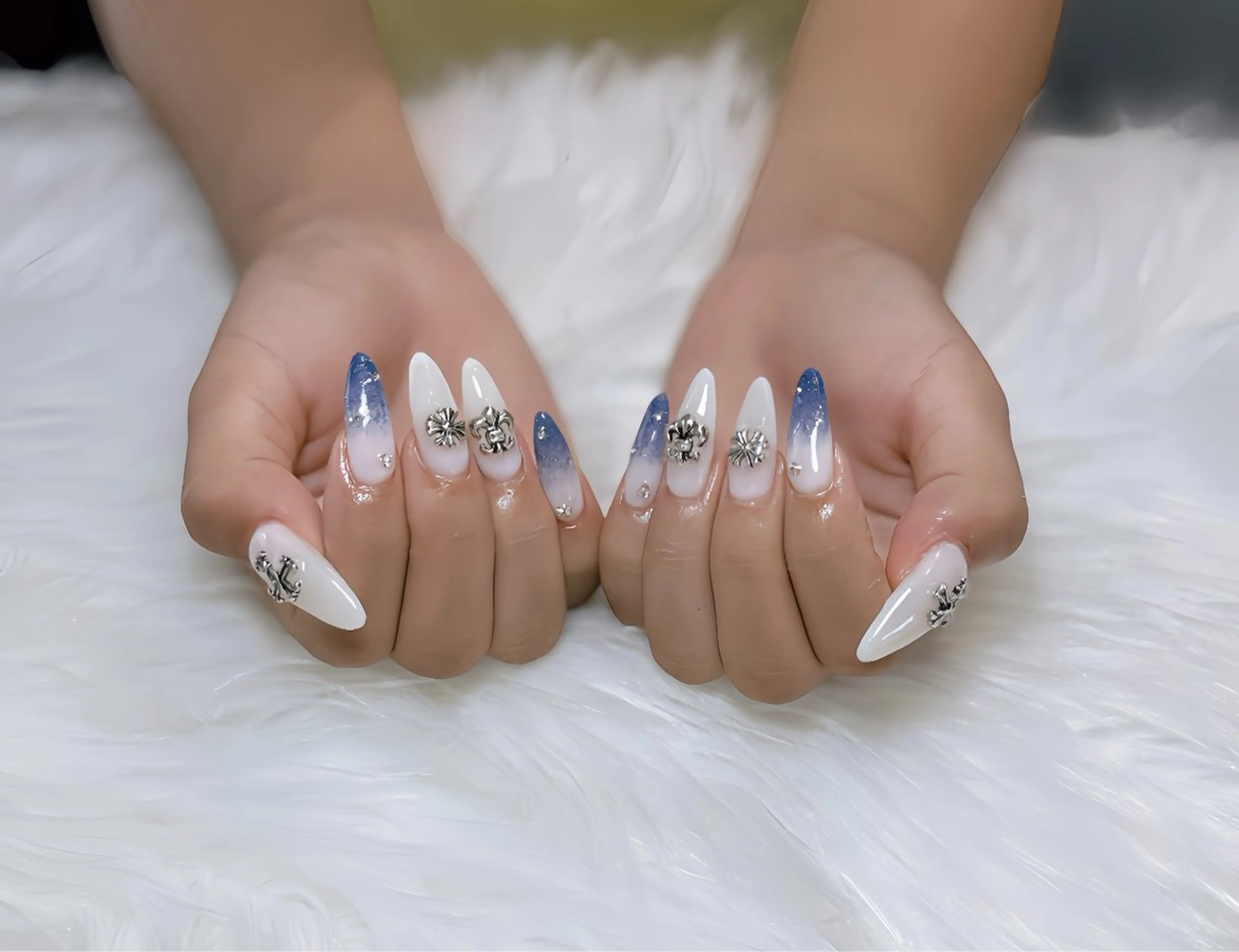 ネイル オーロラネイル チークネイル フットネイル フレンチネイル ジェルネイル Moana Nailsのネイルデザイン