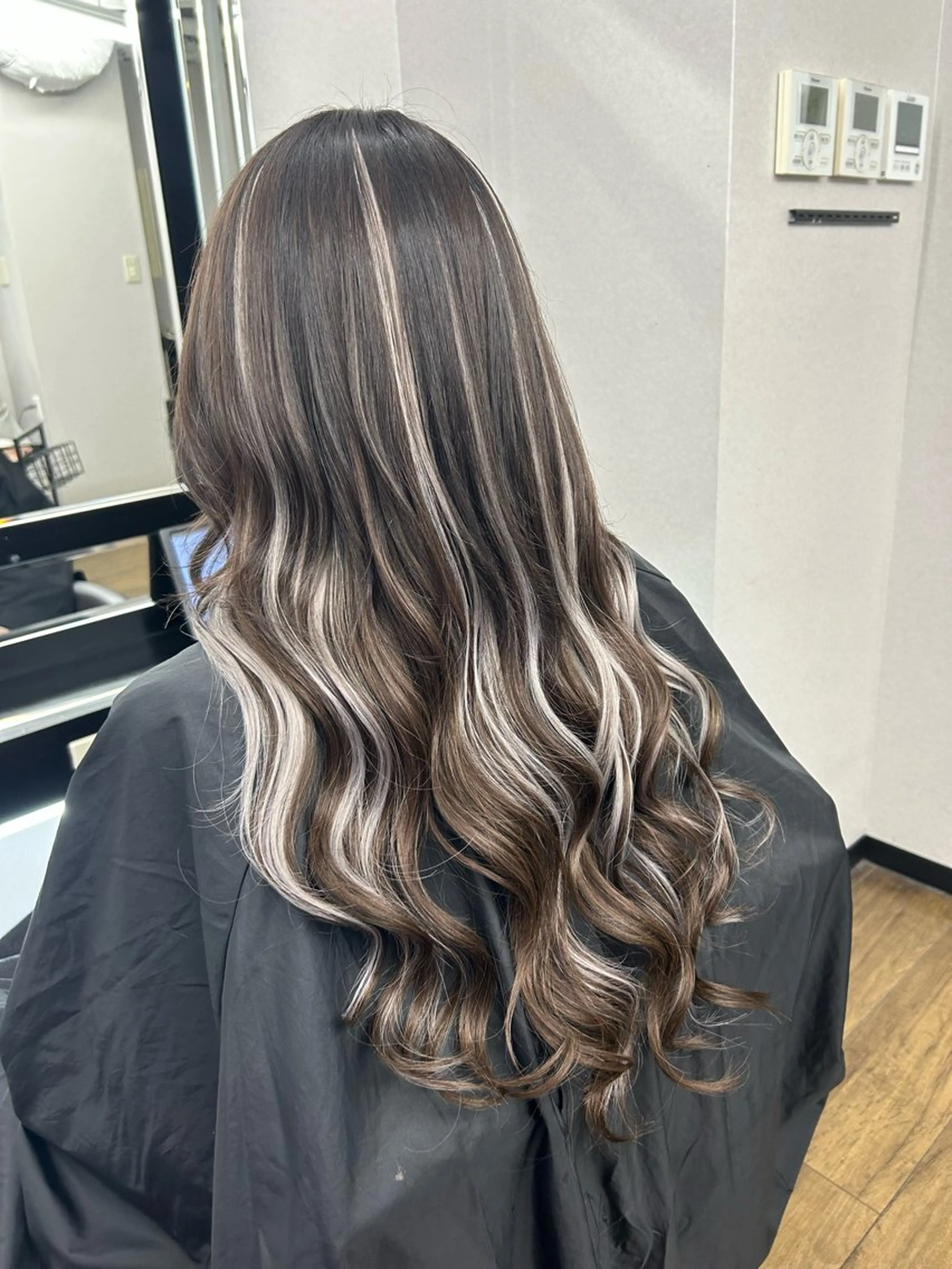 ロング カラー ヘアアレンジ シールエクステ バレイヤージュ ブリーチ ハイライトカラー ハイトーンカラー alpha. カラーエクステ下妻のヘアスタイル