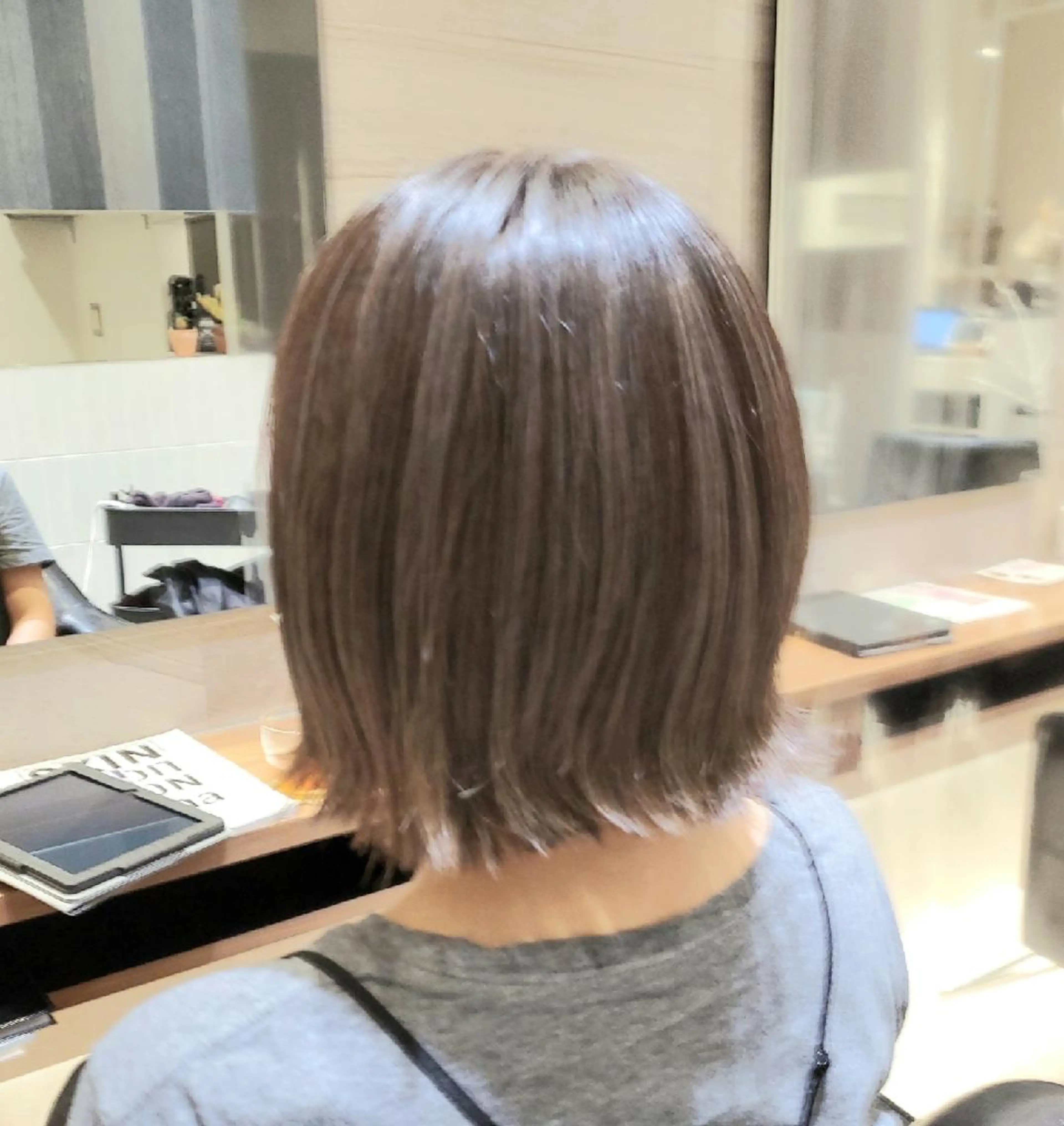 ショート カラー アッシュ ハイライトカラー ボブ ハイライト 外ハネヘア 💎カラー特化💎 長嶺文江💎のヘアスタイル