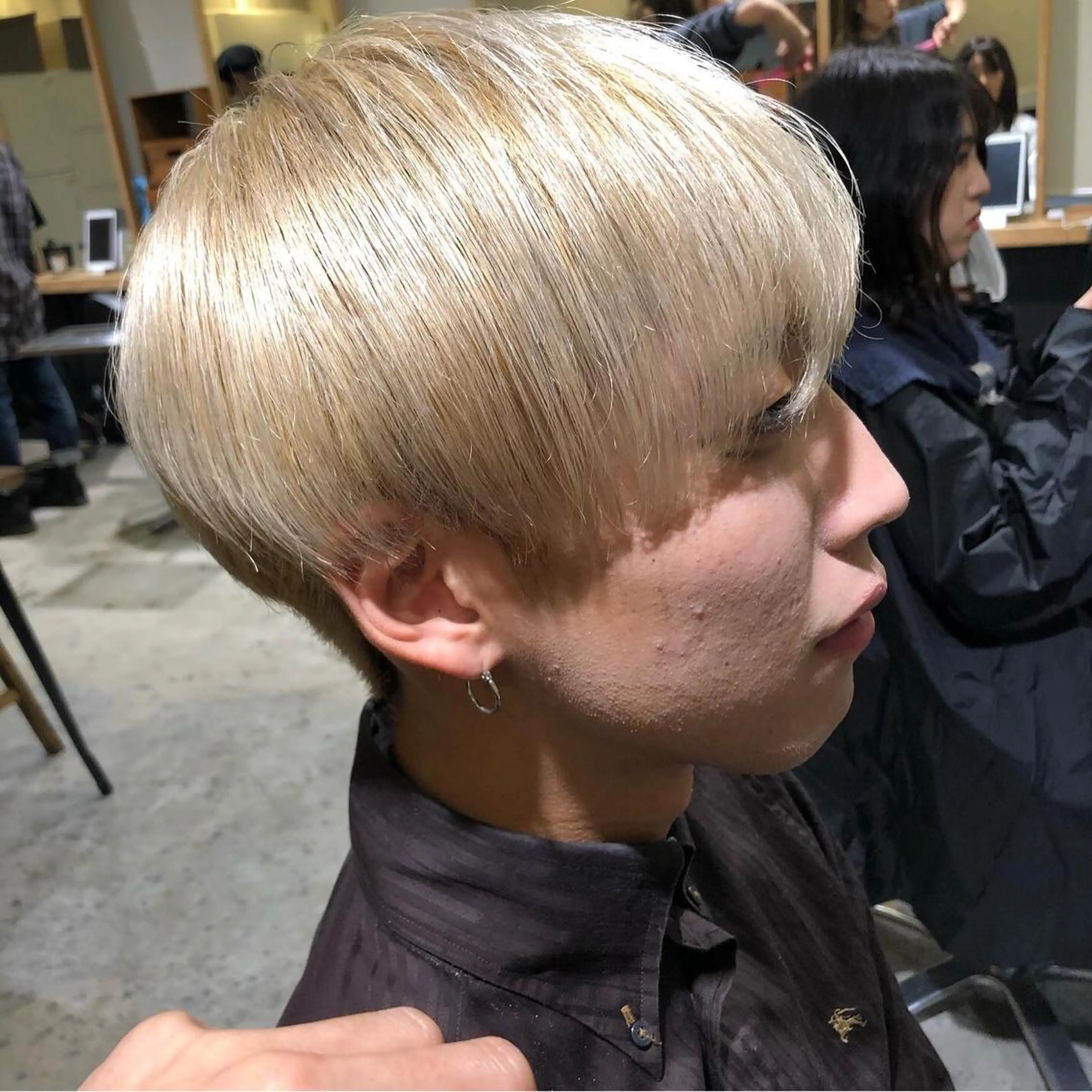 ショート カラー ベージュカラー ホワイトベージュ 舘野 太嘉宏のヘアスタイル