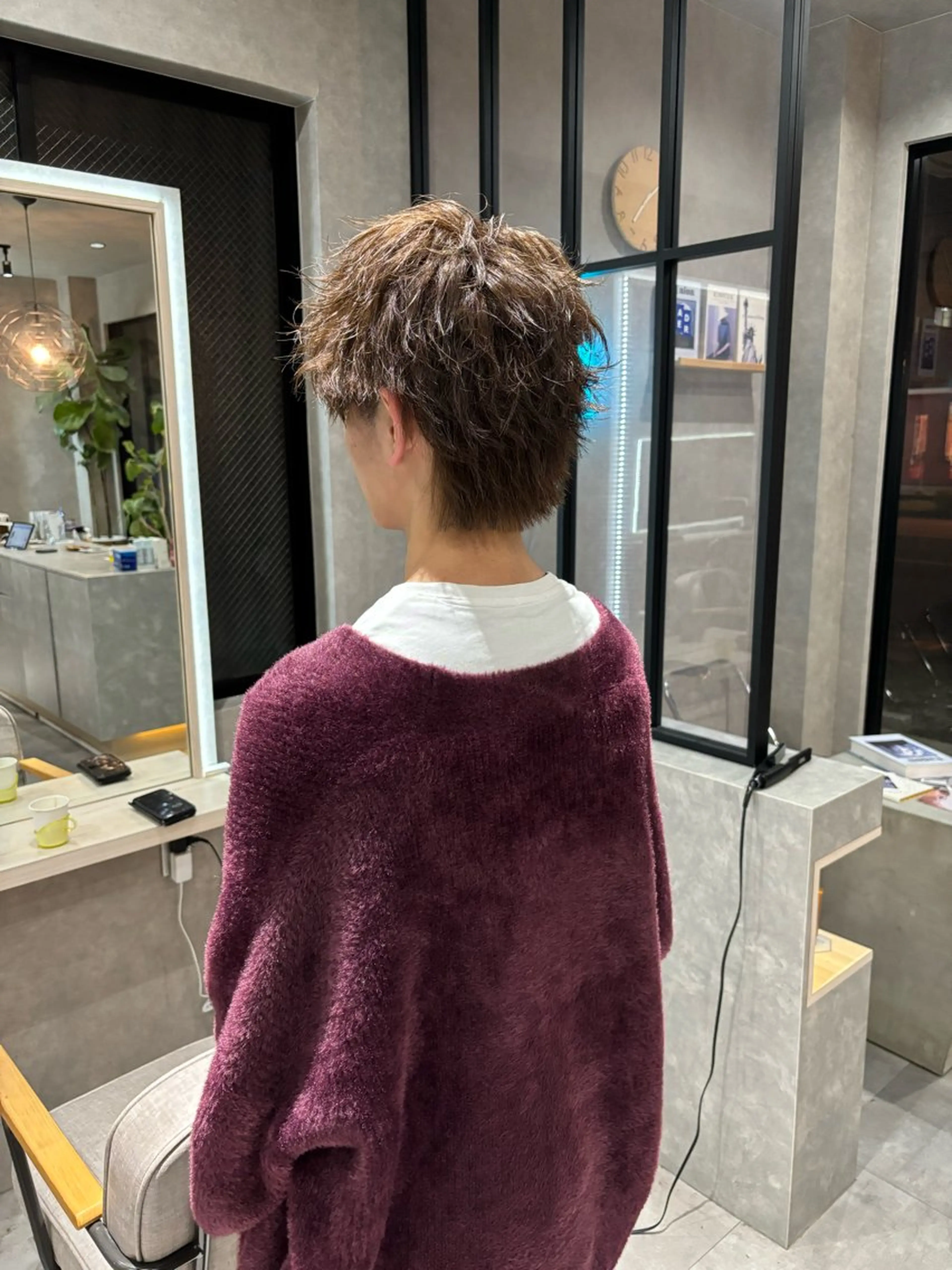 ショート カラー メンズ メンズハイトーン マッシュウルフ マッシュ メンズパーマ 刈り上げ 長谷川 湧のヘアスタイル