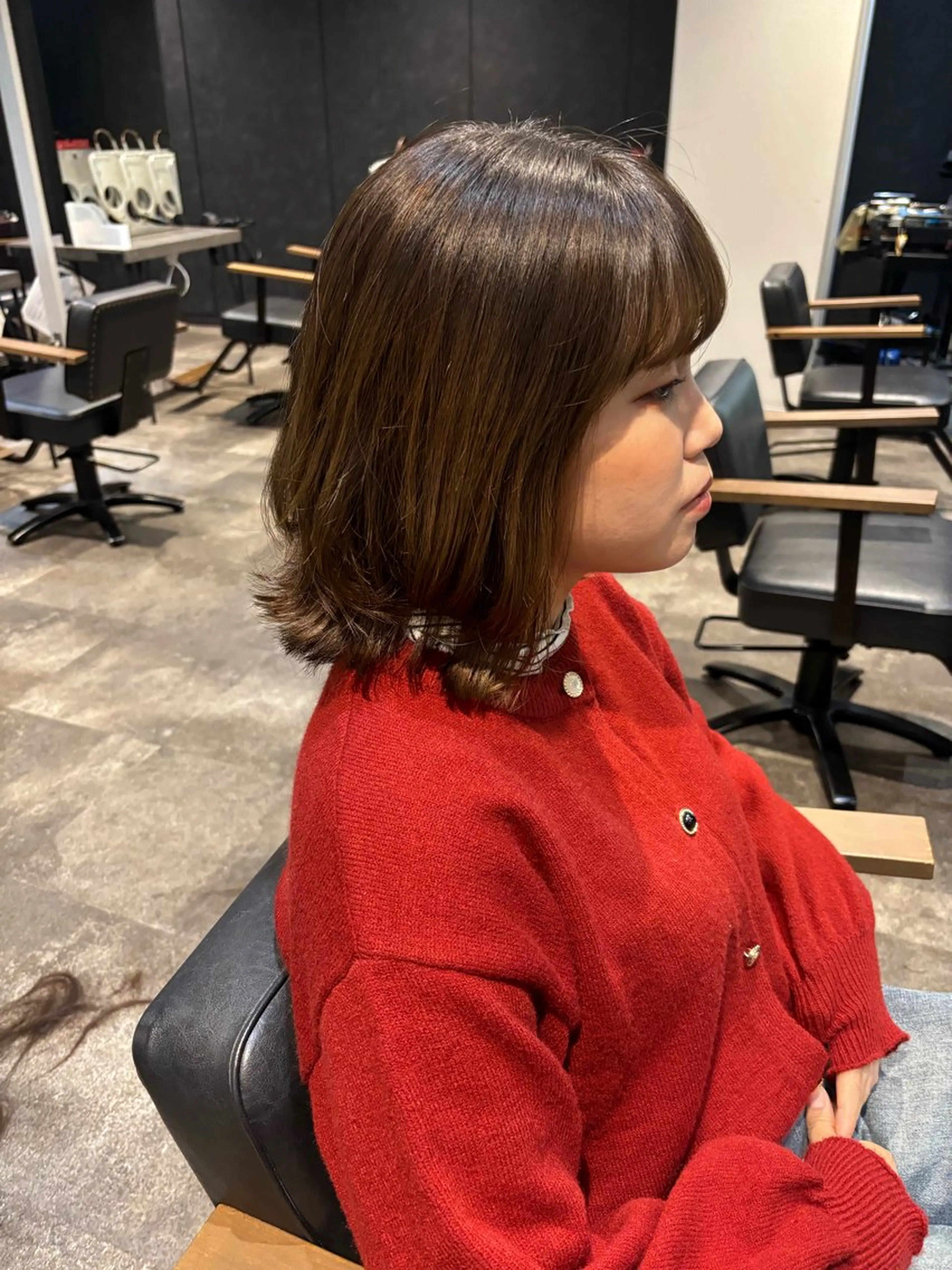 ミディアム ボブ くびれヘア レイヤーカット 穐田 航のヘアスタイル