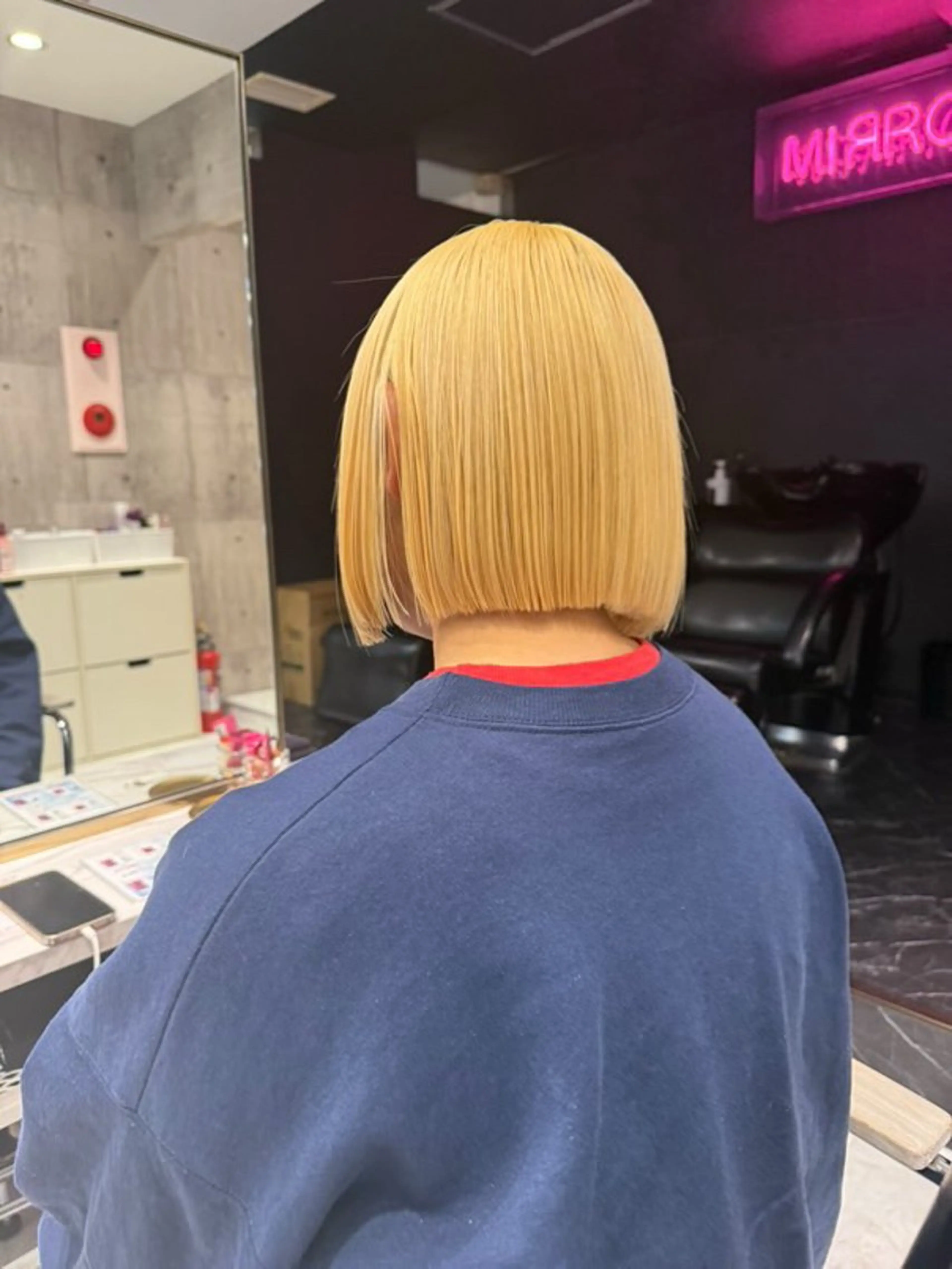 ショート カラー ブロンド ハイトーンカラー ボブ メンズカット縮毛矯正 スパイラルShionのヘアスタイル