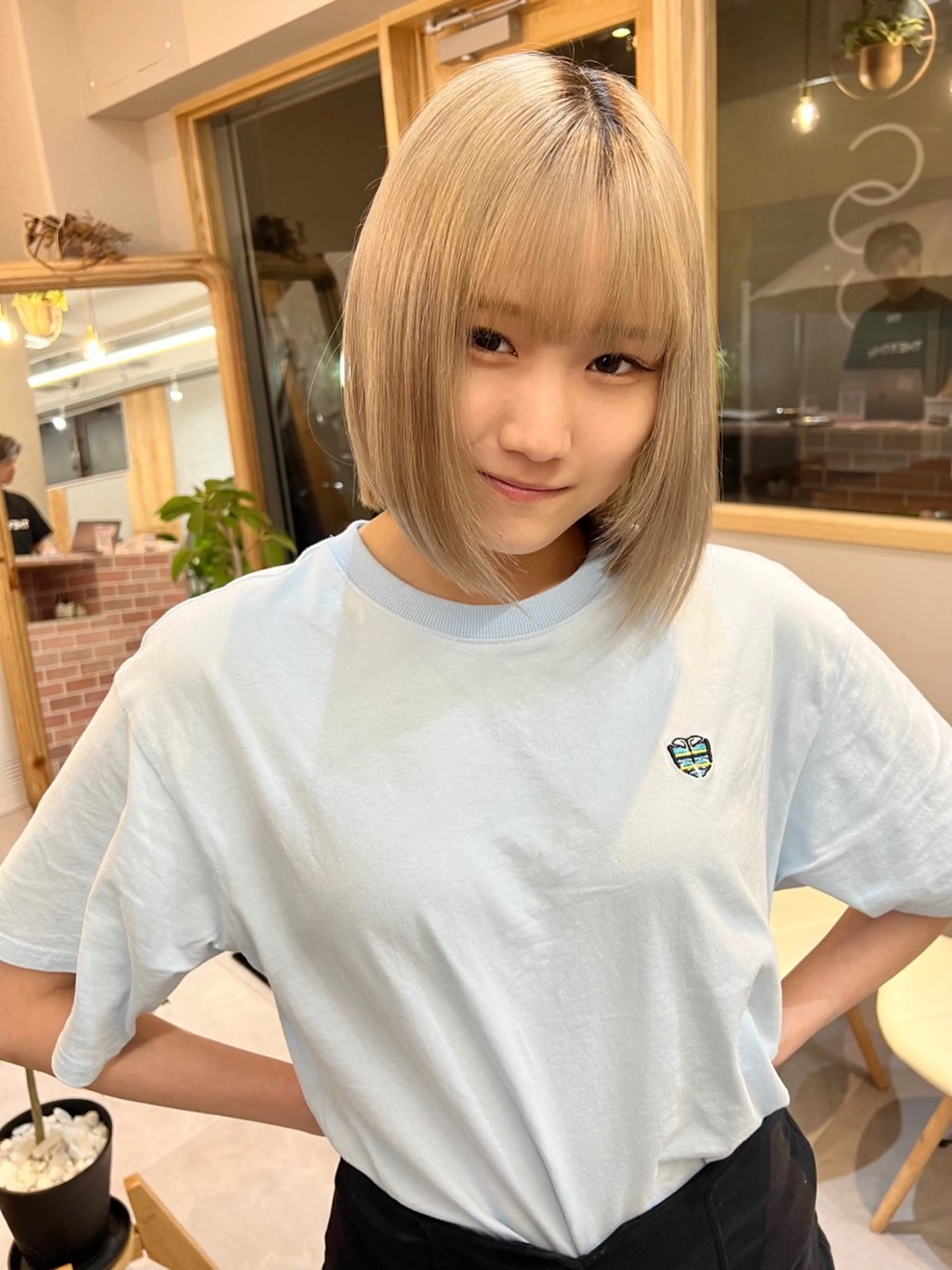 ミディアム ミルクティーベージュ outaのヘアスタイル