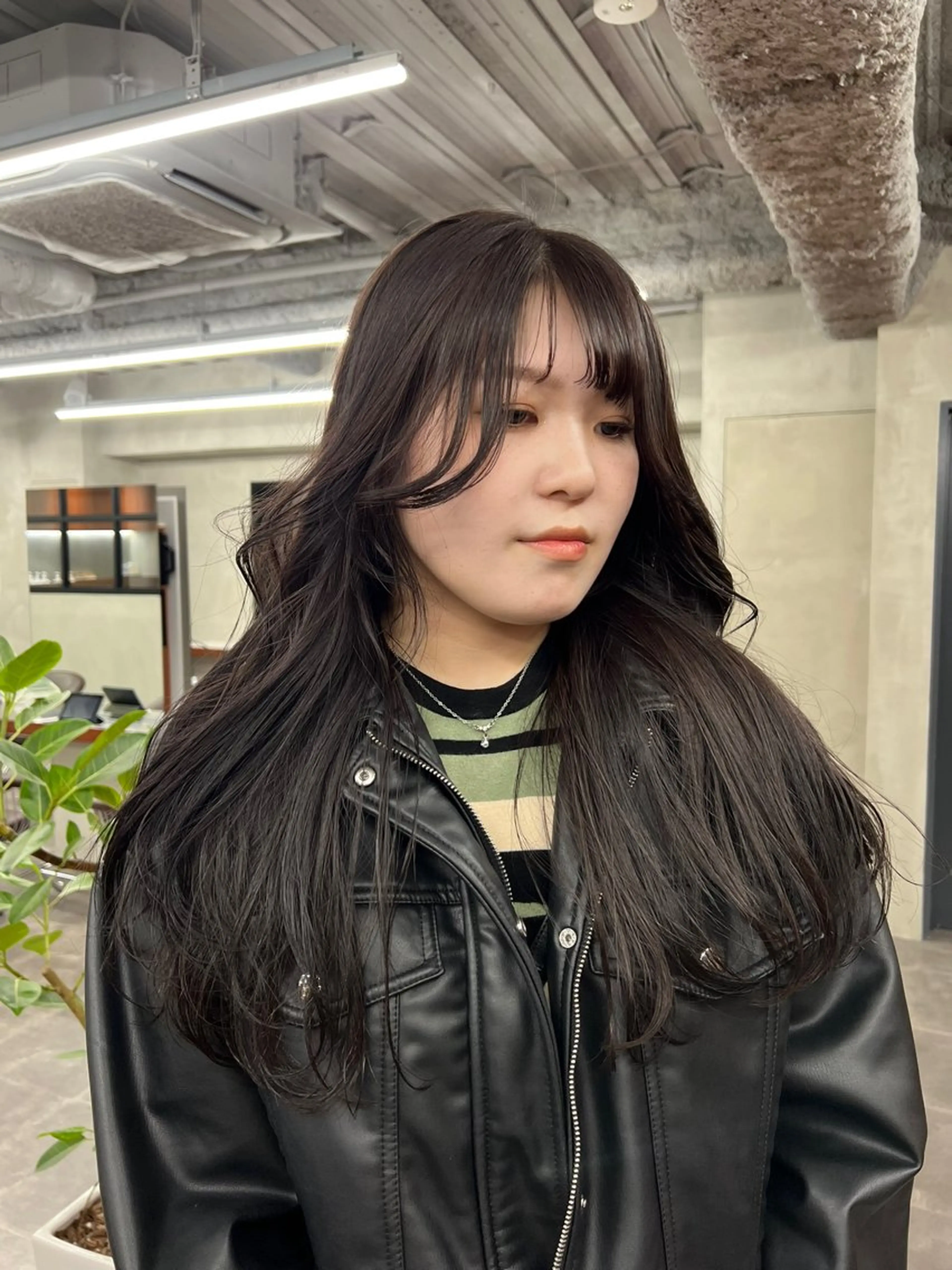 セミロング カット センターパート/ 暖色カラーayuのヘアスタイル