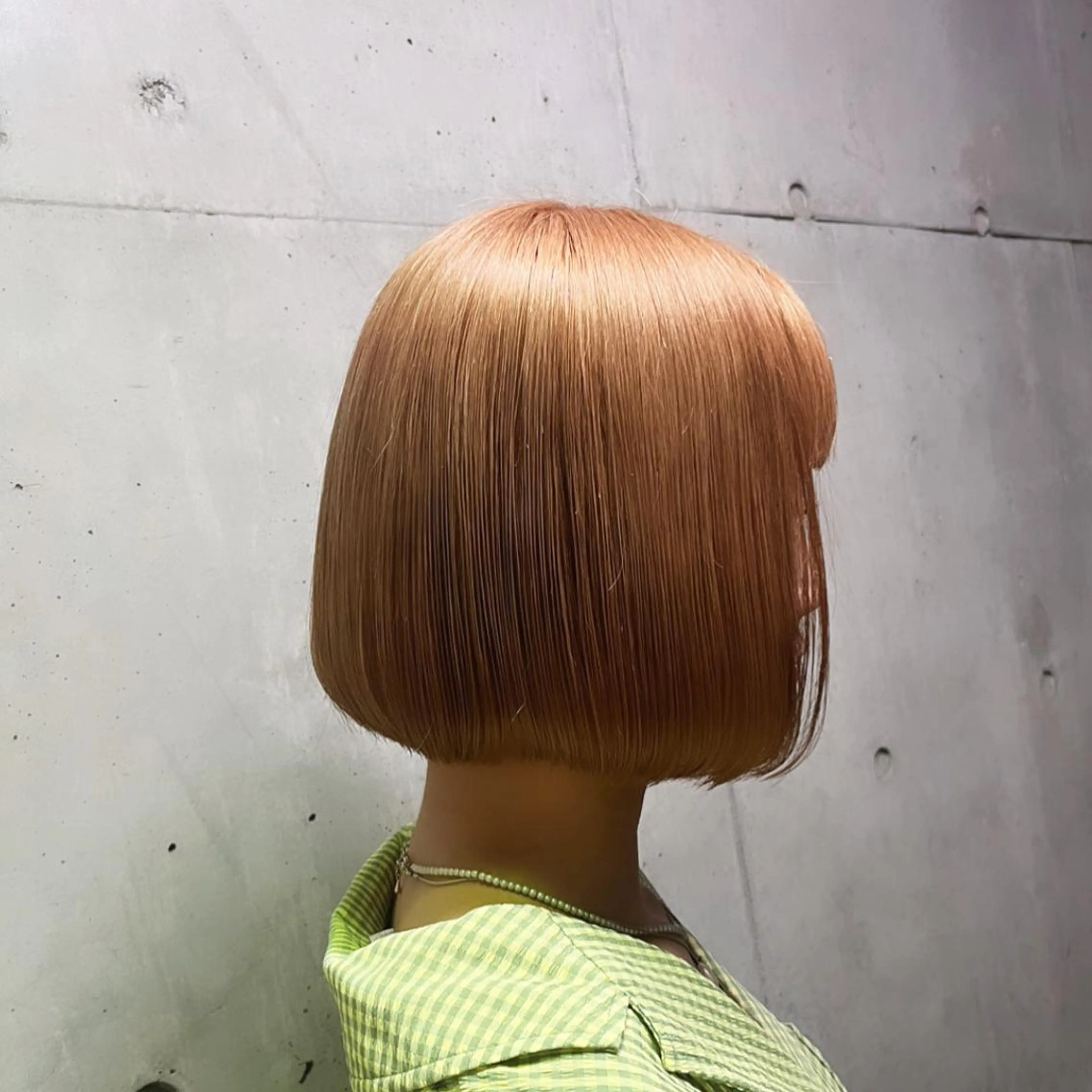 ミディアム カラー ハイトーンカラー オレンジ ピンクカラー ボブ カット ヘアカラー トリートメント ヘッドスパ ヘアセット カジュアルを女っぽく 𝗮𝘆𝗮𝗰𝗼のヘアスタイル