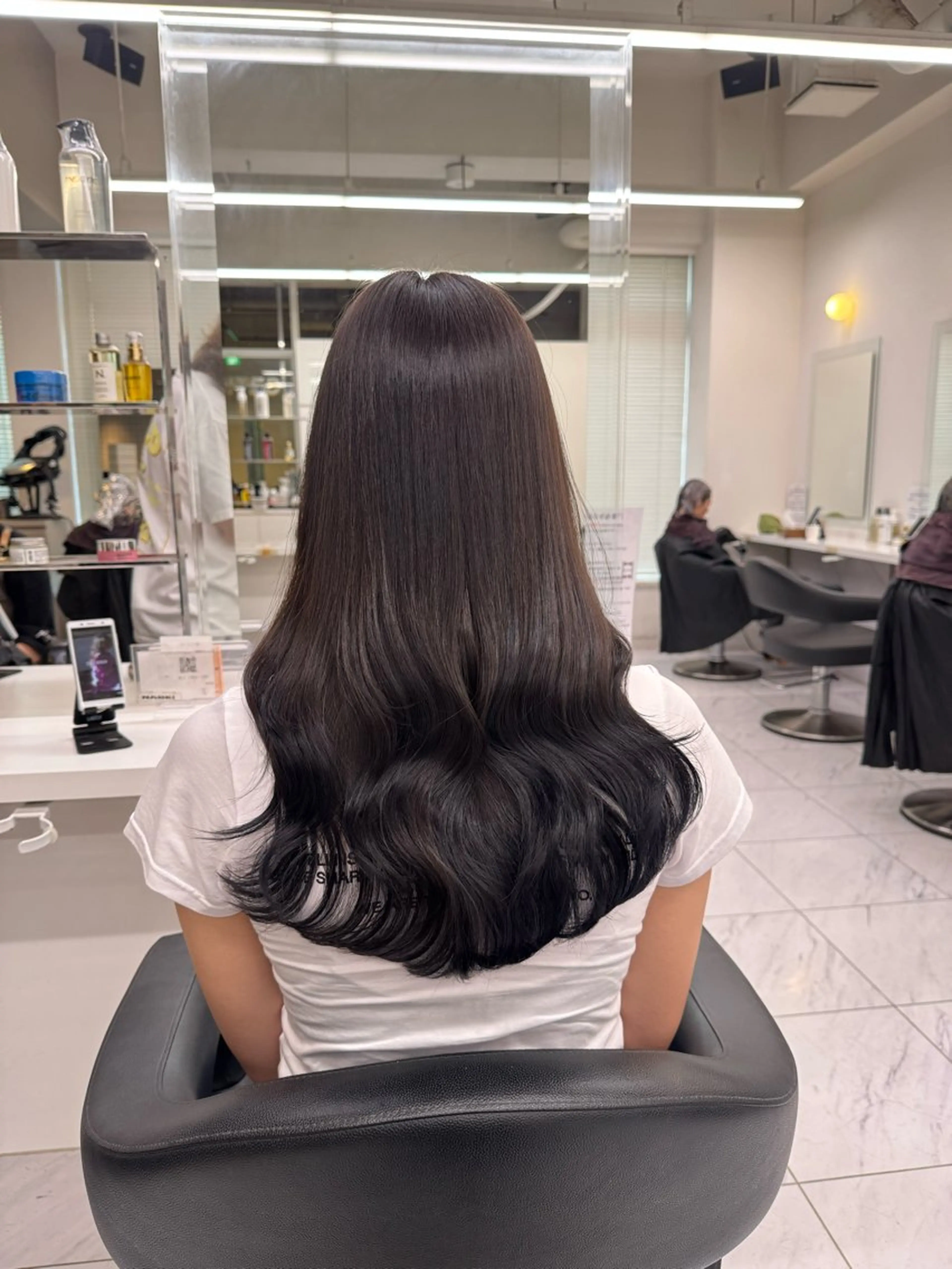 セミロング カラー ヘアアレンジ 黒髪 ブルーカラー ブルーブラック 韓国風ヘア ヘアカラー トリートメント ヘアセット 韓国トレンドの 達人♡のヘアスタイル