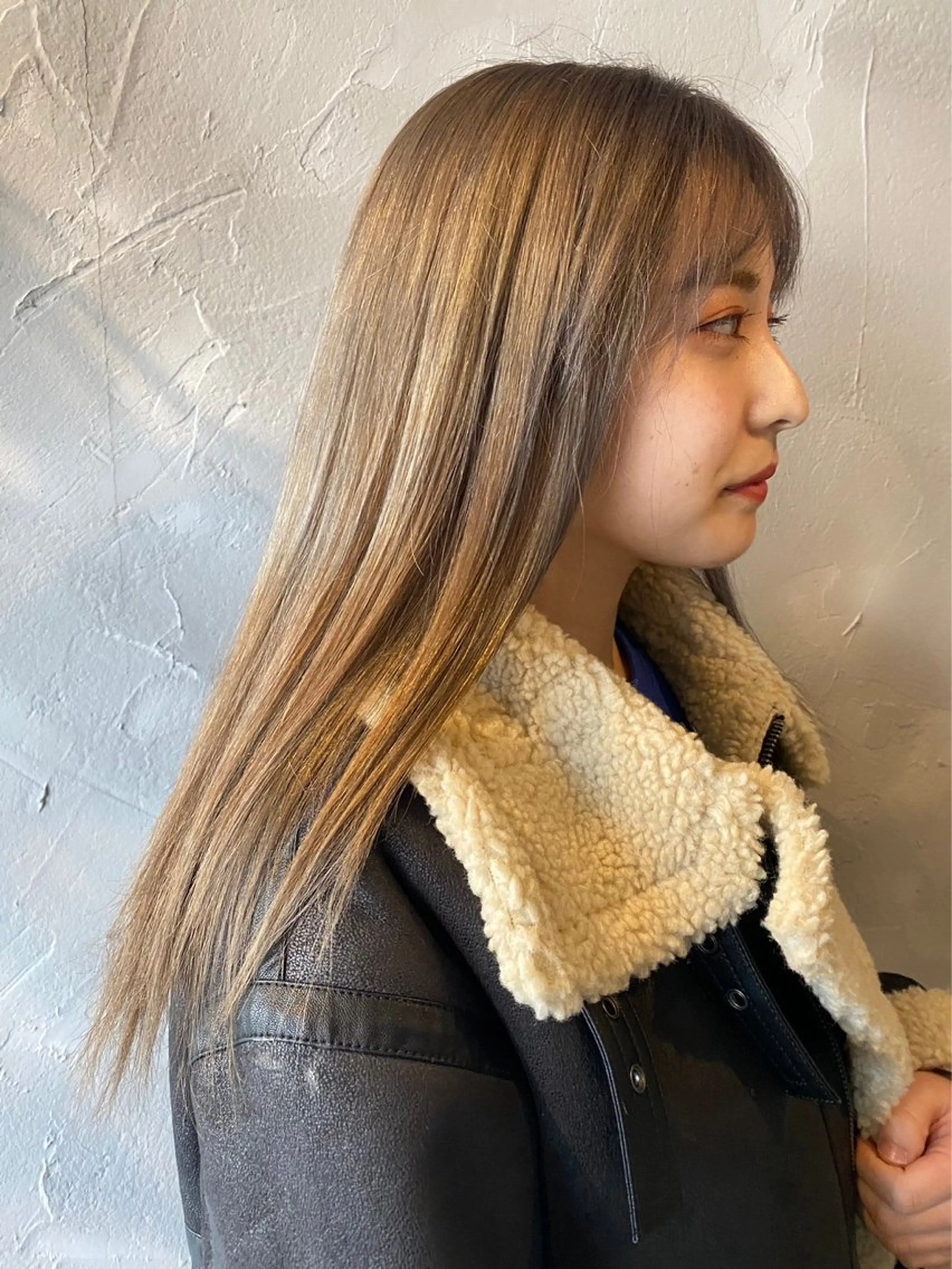 ロング カラー ベージュカラー ブリーチ ミルクティーベージュ LS HAIR所属・石井 大空のヘアスタイル