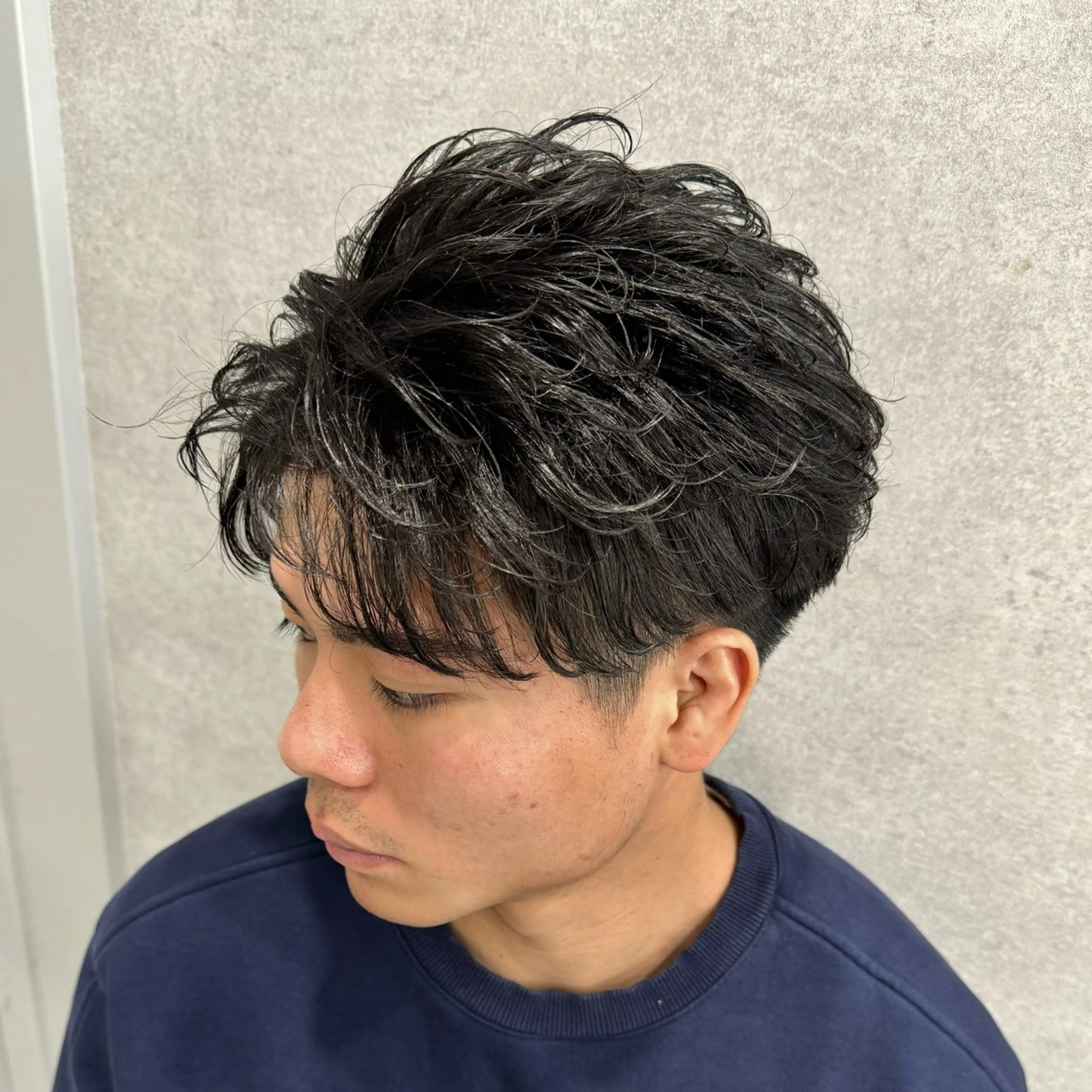 ショート カラー パーマ ヘアアレンジ メンズ センターパート メンズハイライト メンズメッシュ マッシュ メンズパーマ カット パーマ トリートメント ヘッドスパ ヘアセット 仕上がり満足度No. 1🔥BLUCK🔥のヘアスタイル