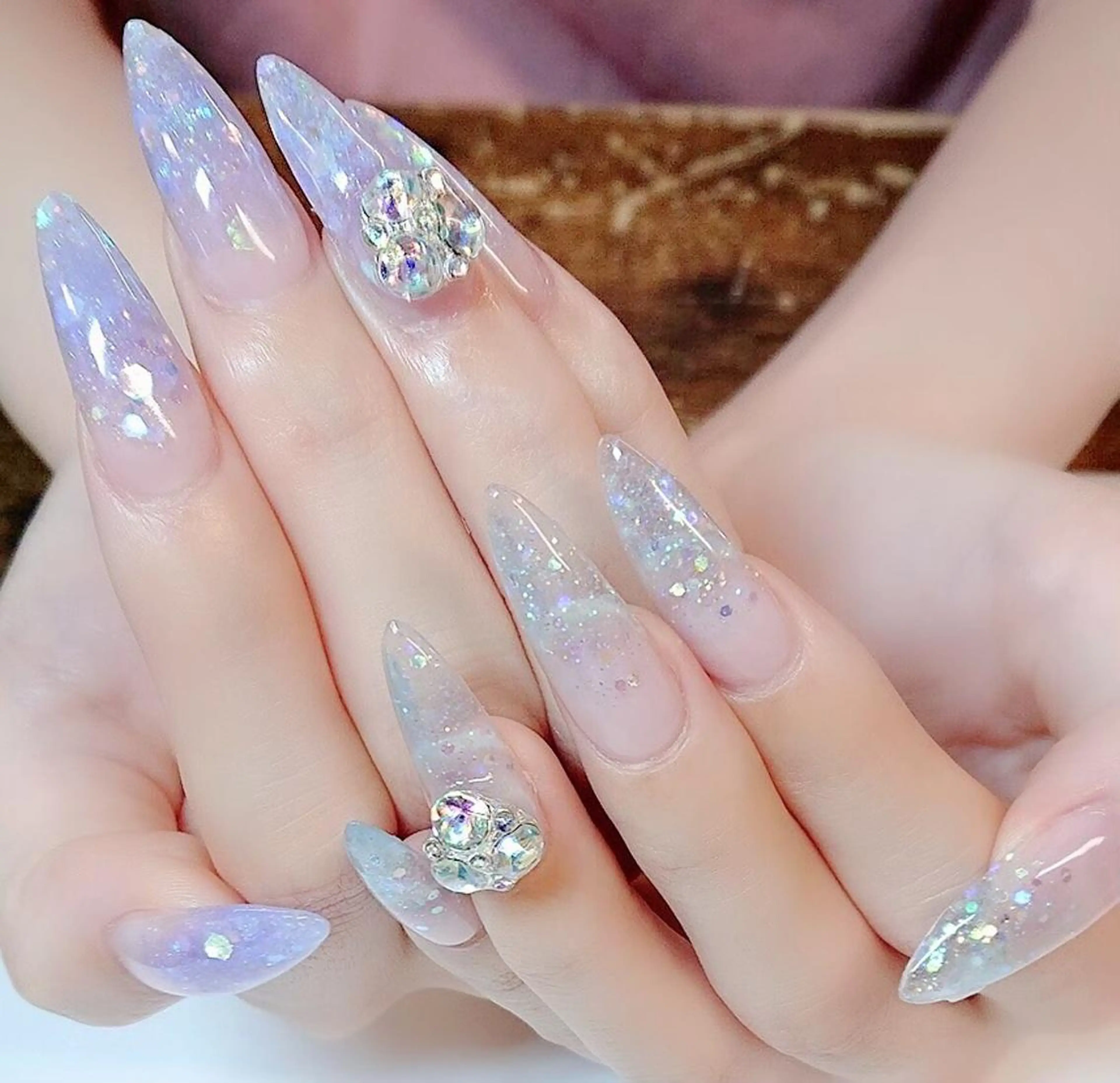 ネイル 長さ出し ラメ(グリッター) ラメグラデーション ネイルチップ ハンドネイル ハンドケア 🦋AYNIL🦋 ナチュラル専門店♥️のネイルデザイン