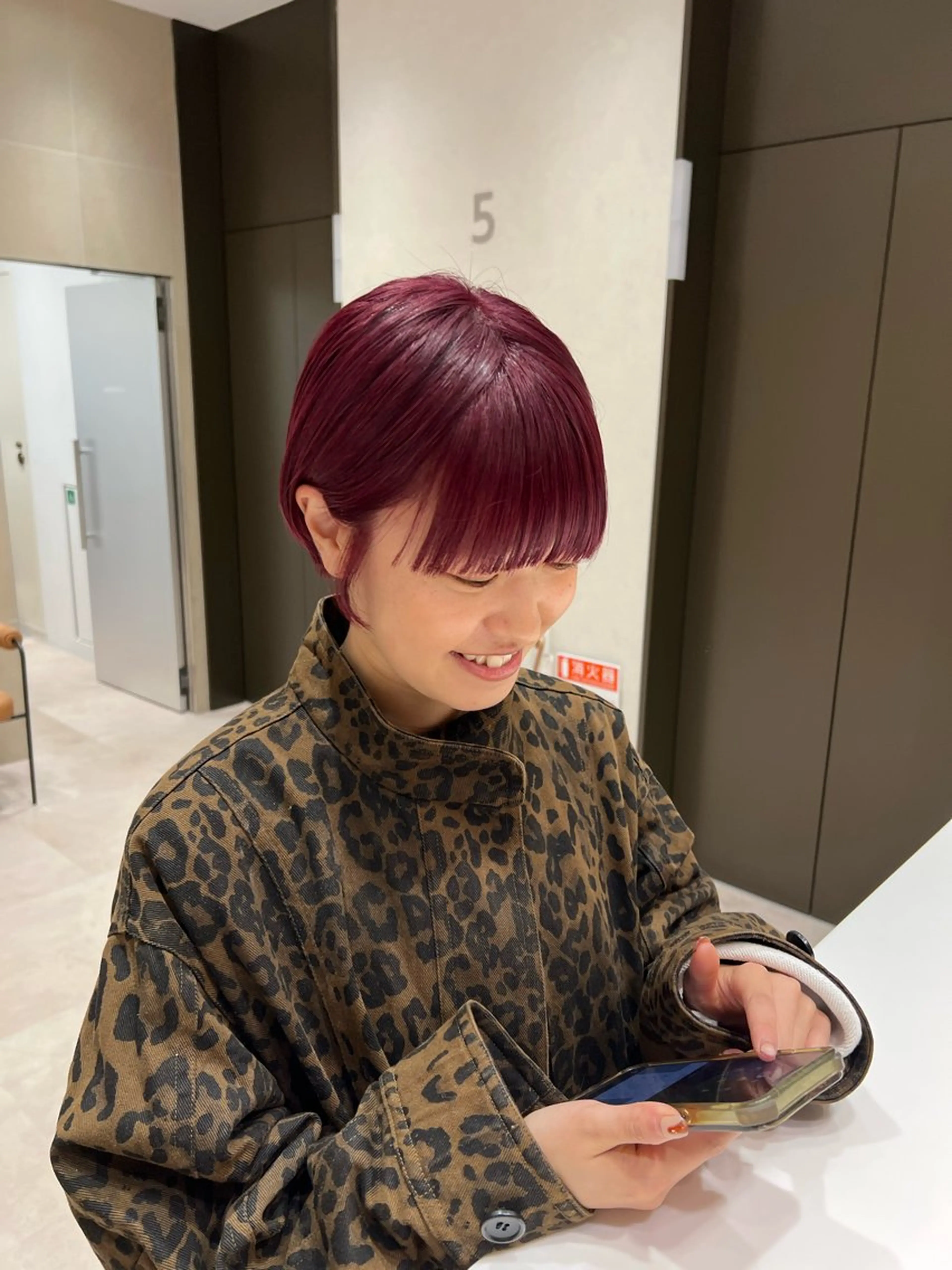 ショート カラー ブリーチ ダブルカラー ブリーチなしカラー レッドカラー カット ヘアカラー 長田 すみれ子のヘアスタイル