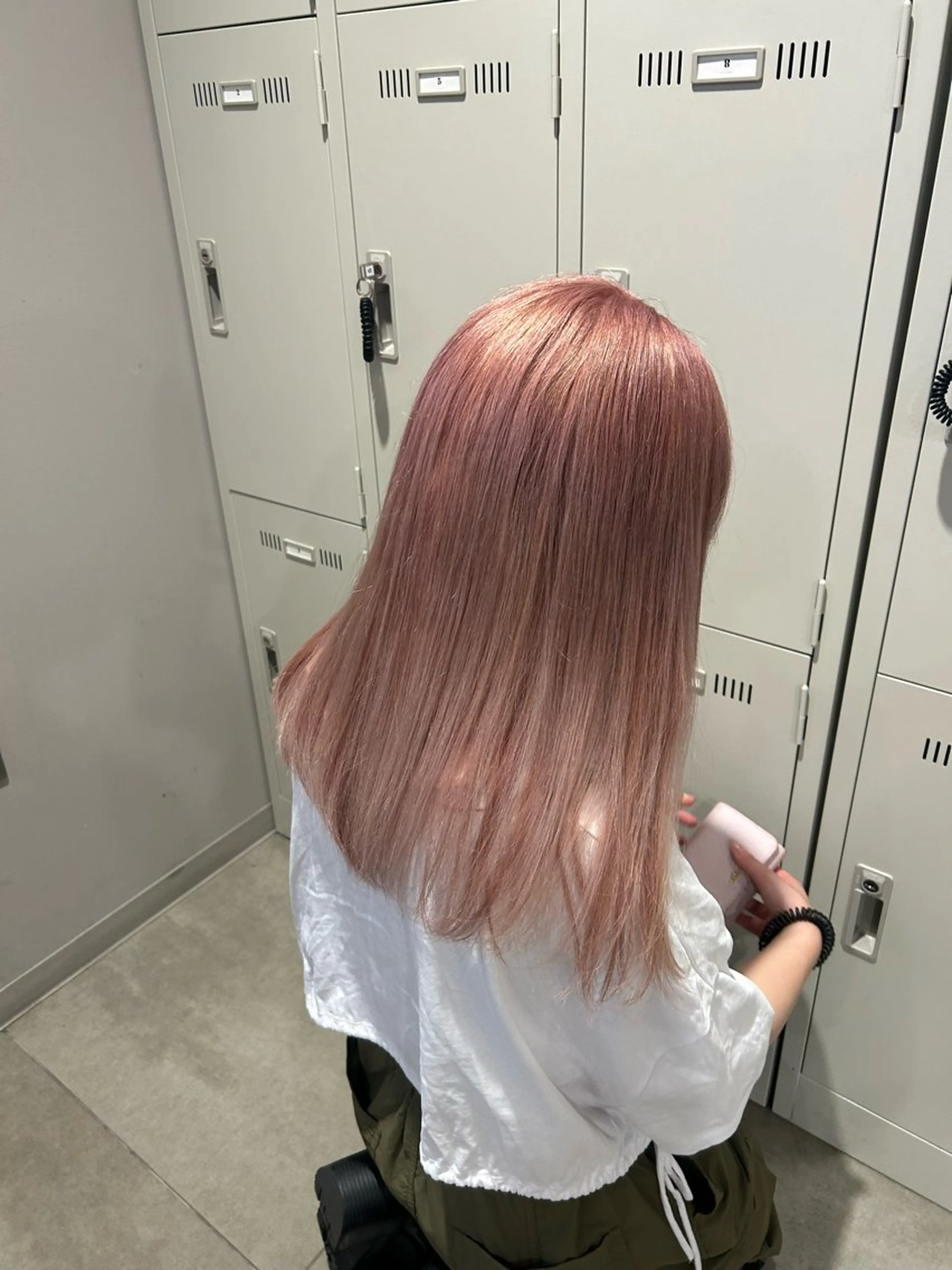 セミロング カラー ヘアカラー 韓国ヘア暗髪 ダブルカラーメンズ可のヘアスタイル