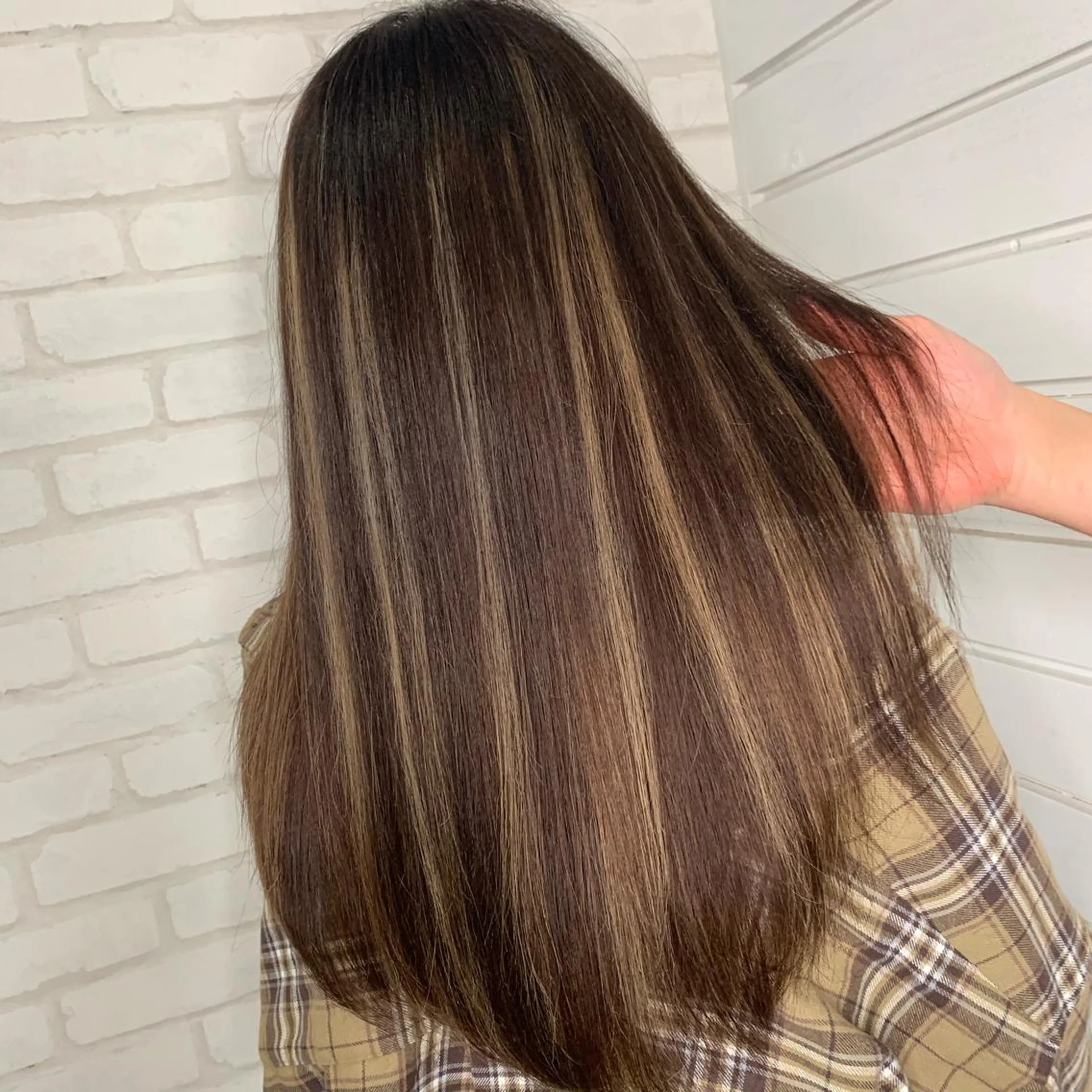 セミロング ブリーチ　透け感 カラー/neneのヘアスタイル