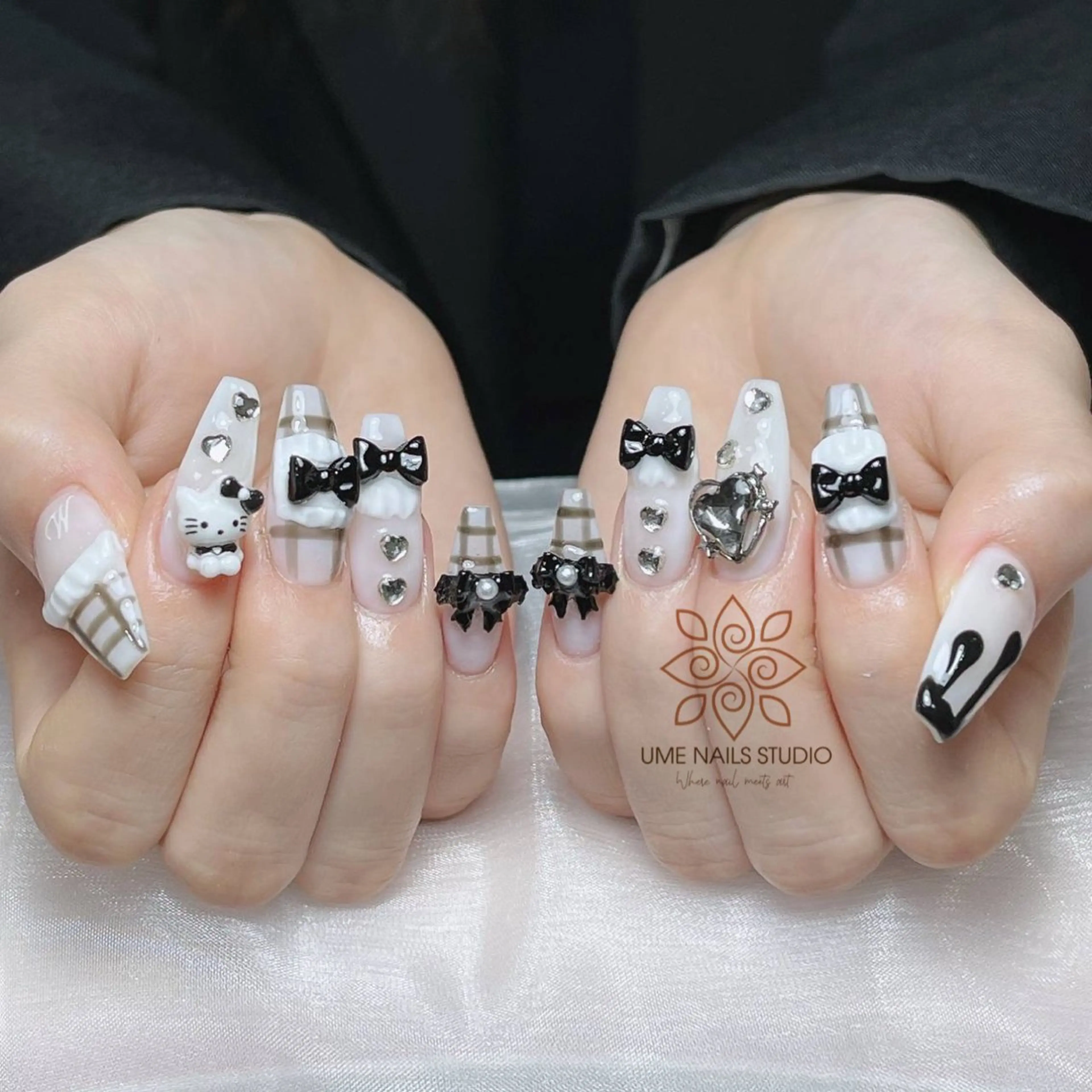 ネイル チークネイル クリアネイル ガーリー キラキラネイル 韓国ネイル ハンドネイル Ume Nail Studioのネイルデザイン