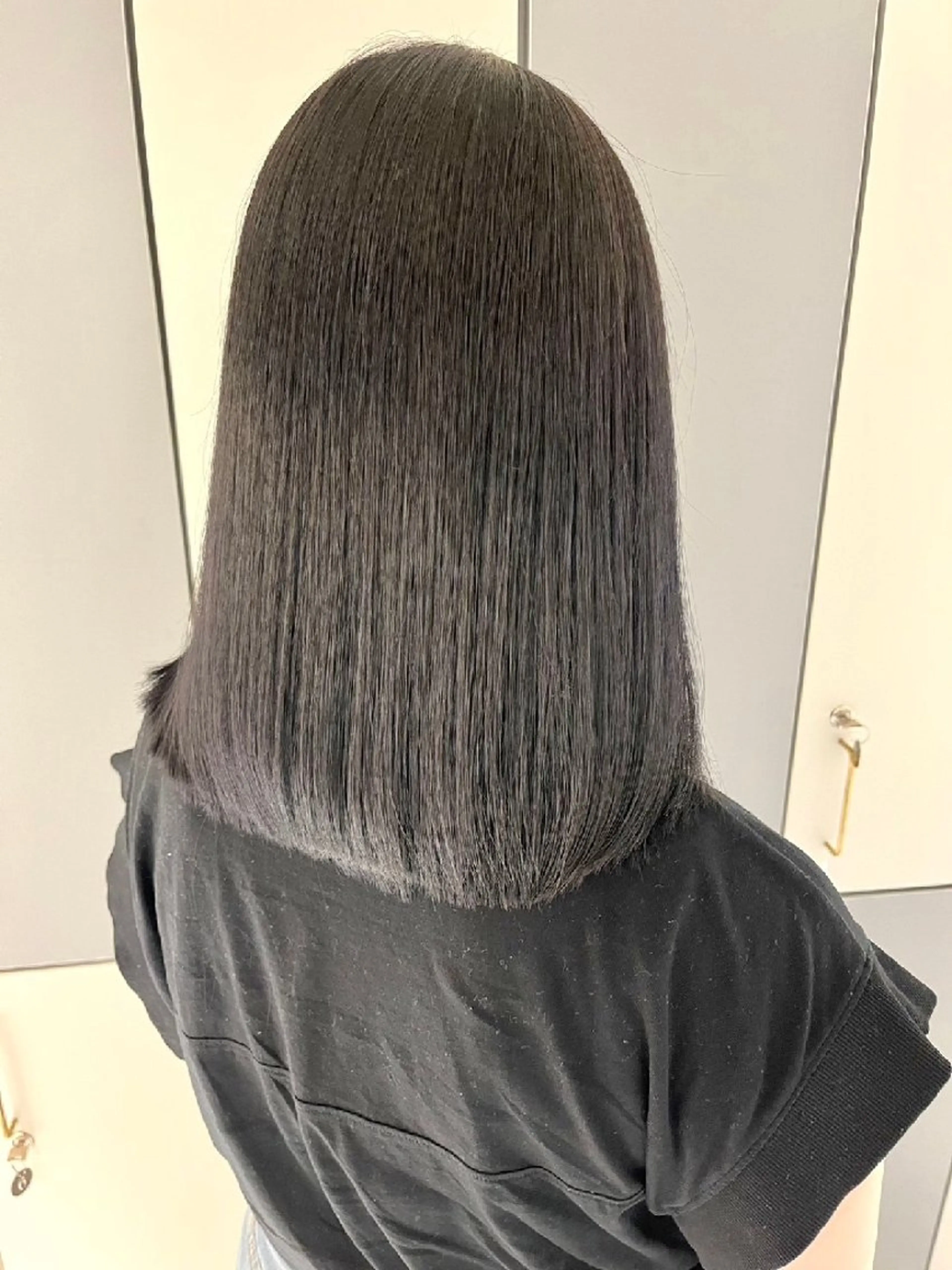 セミロング カラー 髪質改善 トリートメント LOVEST クロサカ ユウナのヘアスタイル
