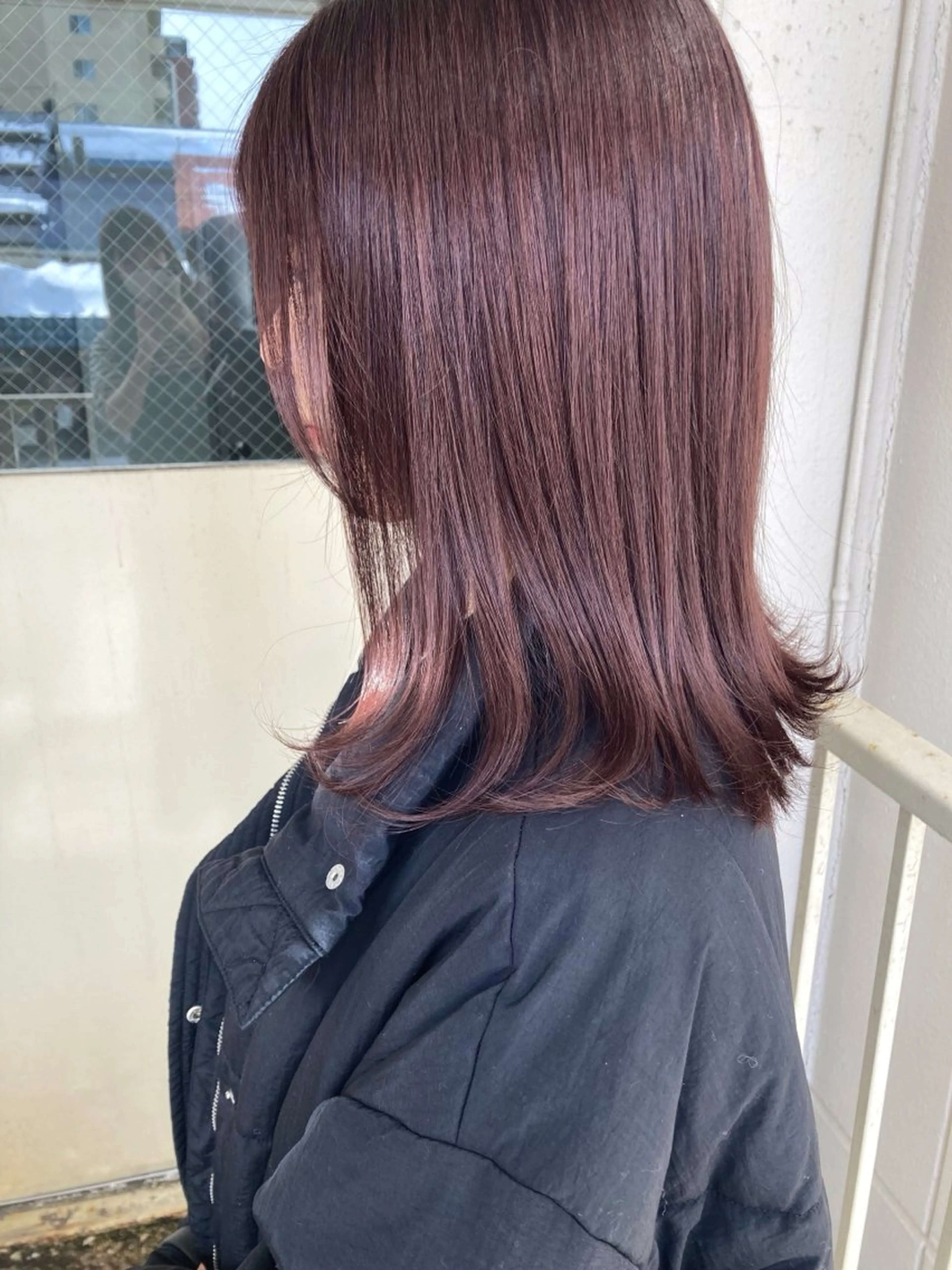 ミディアム roka ノゾミのヘアスタイル