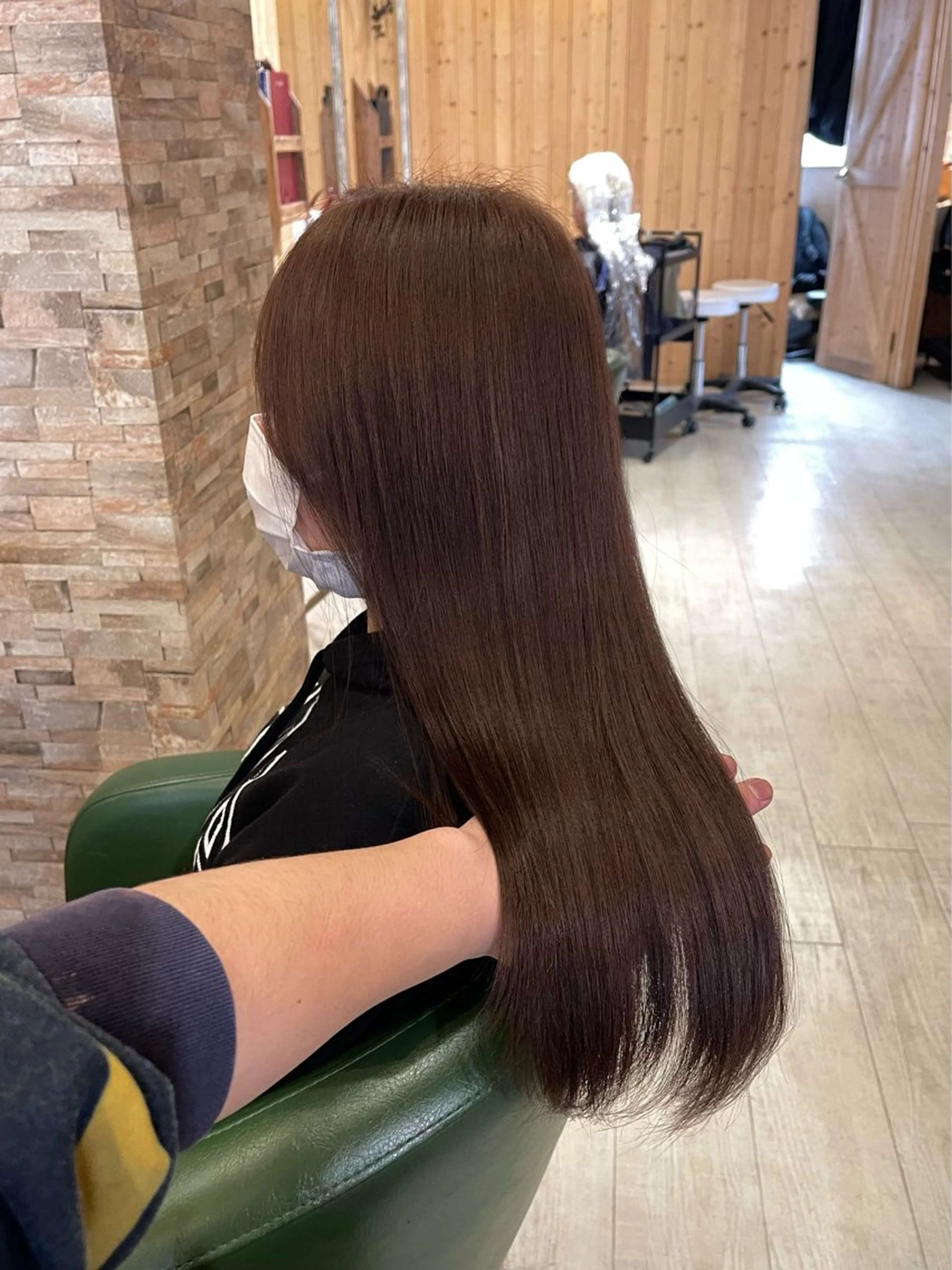 【枝毛・切れ毛でまとまらない方専用】補修トリートメント付カット＋カラー　¥8,250の写真