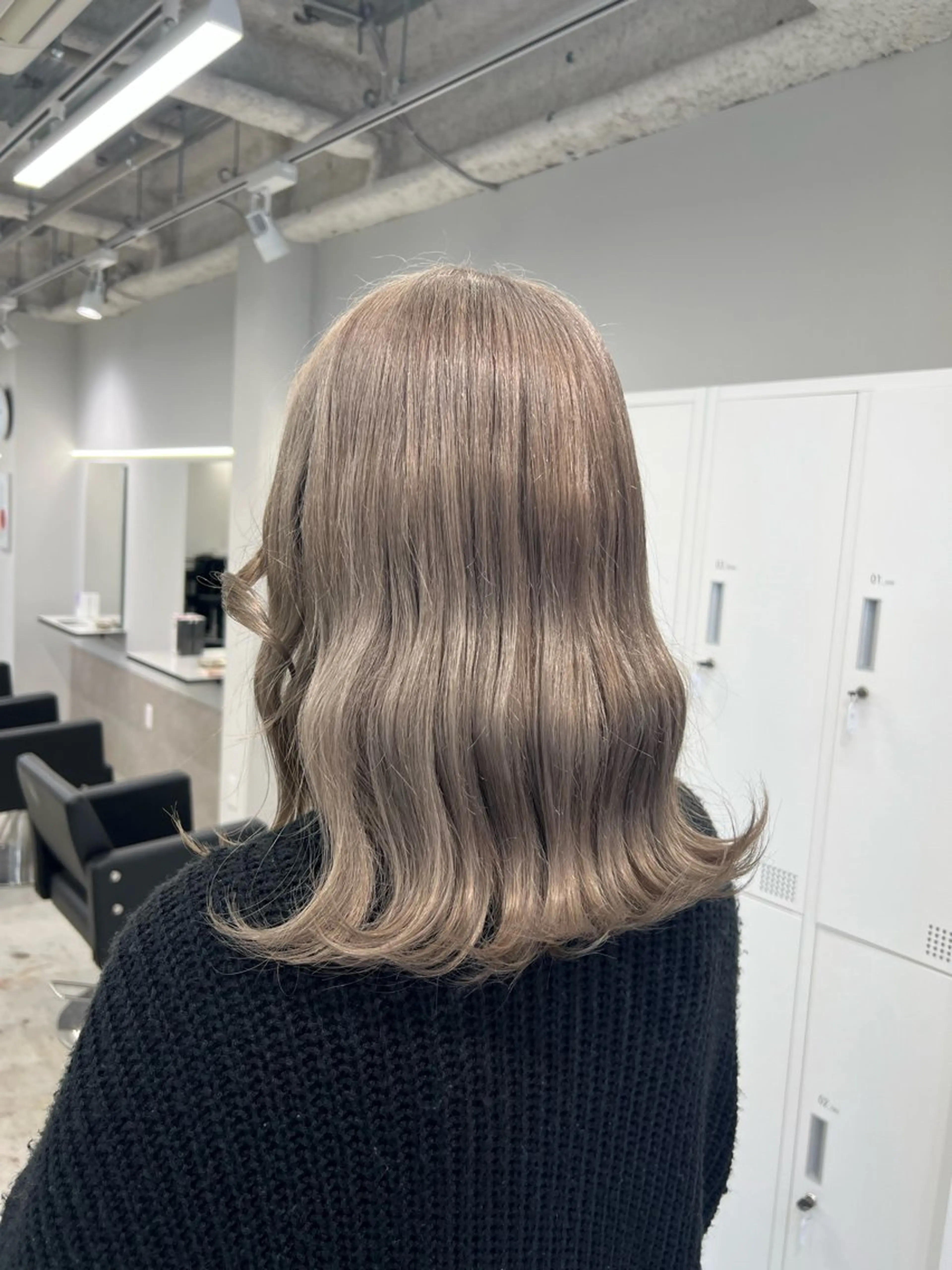 ミディアム ヘアカラー maya レイヤーカットのヘアスタイル