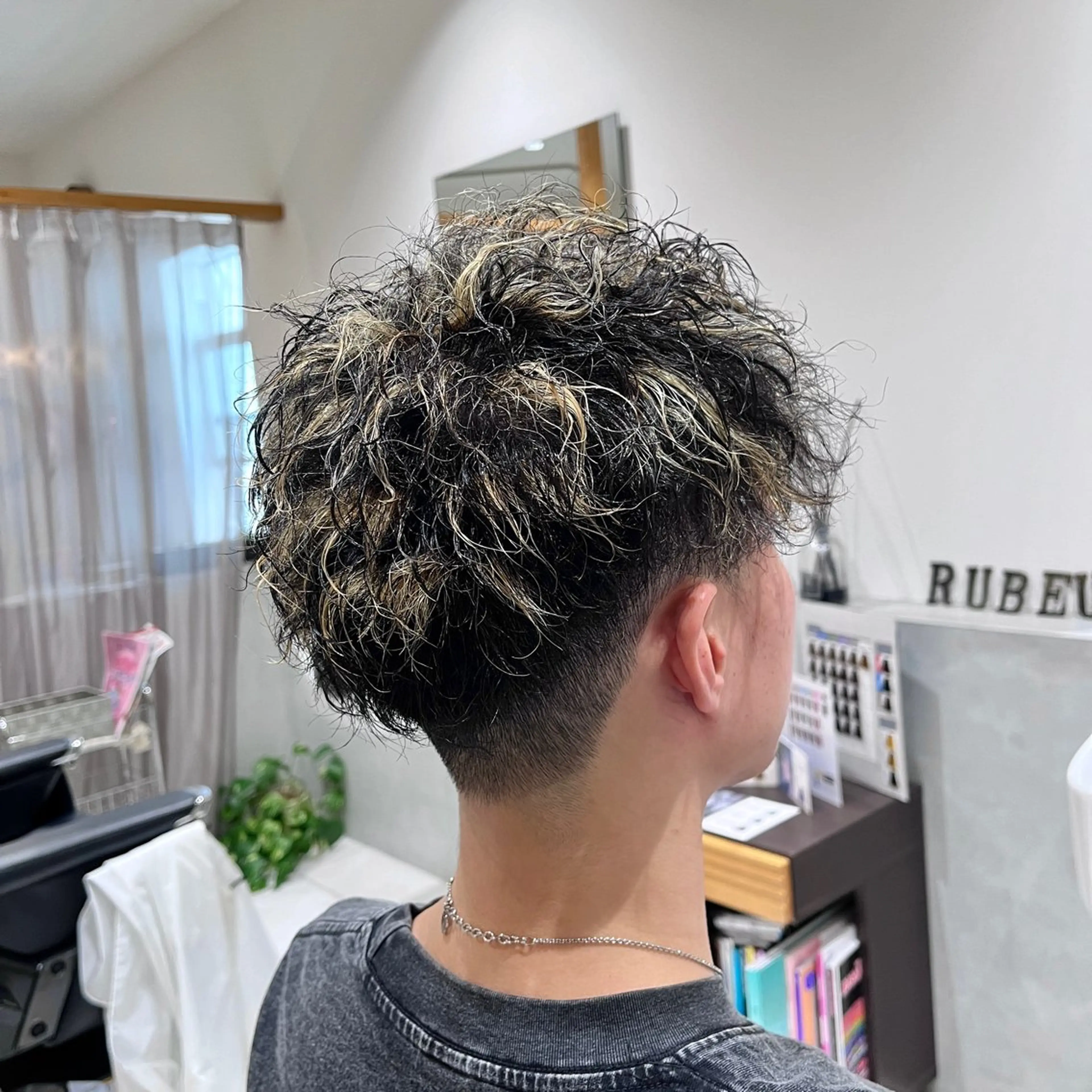 ショート カラー メンズ メンズブリーチ ブリーチ カット ヘアカラー パーマ トリートメント RUBEUS【ルベウス】所属・✨艶々カラー🎨 杉本賢人のヘアスタイル