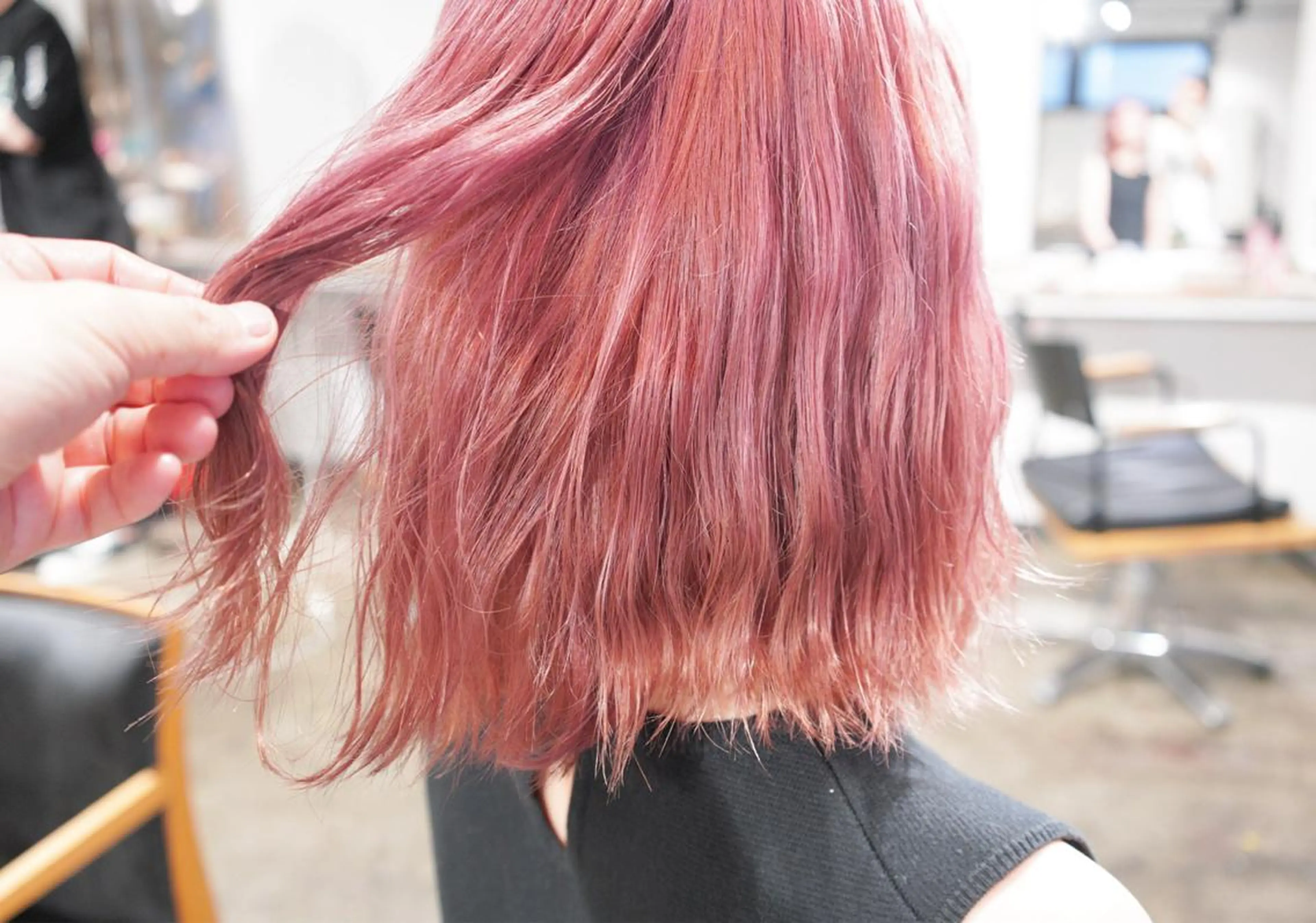 ミディアム カラー ピンクカラー ヘアカラー トリートメント ハイトーン/レイヤー /ケアブリーチ石川治のヘアスタイル