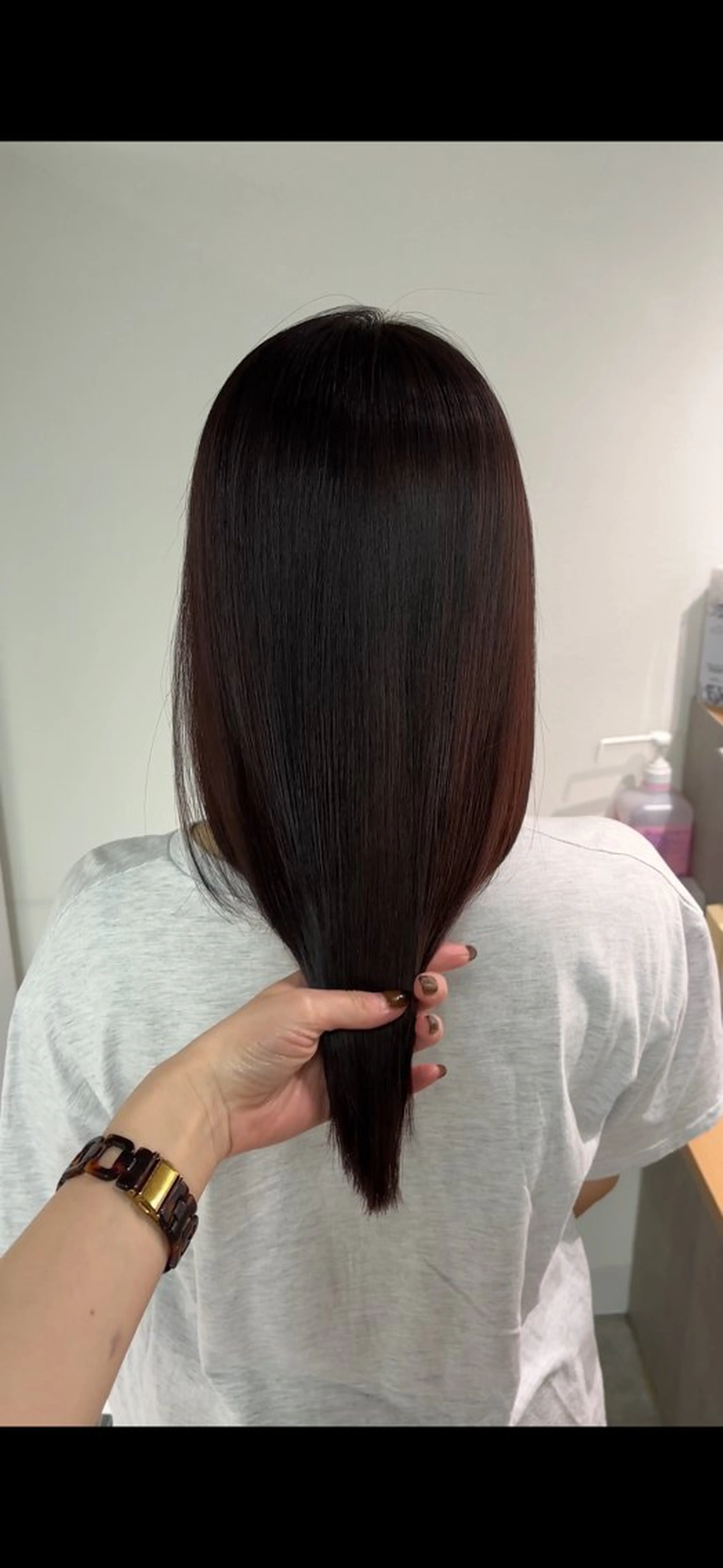 ミディアム カラー パーマ パープルカラー ストレートパーマ カット ヘアカラー 縮毛矯正 トリートメント ネヅ カオルのヘアスタイル