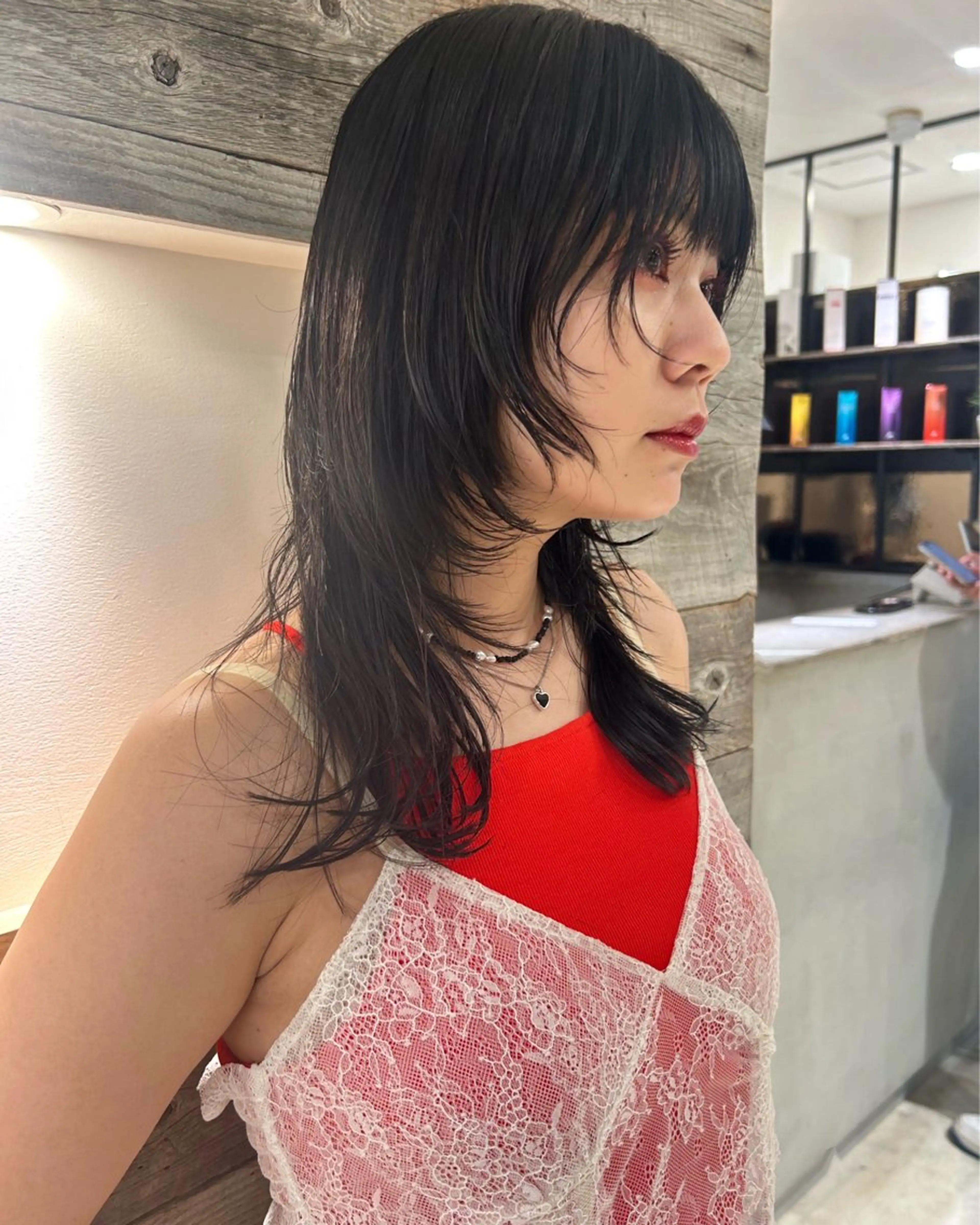 セミロング カラー レイヤーカット ウルフカット カット ヘアカラー トリートメント Loom.所属・村上雅人 ナチュラルモードのヘアスタイル
