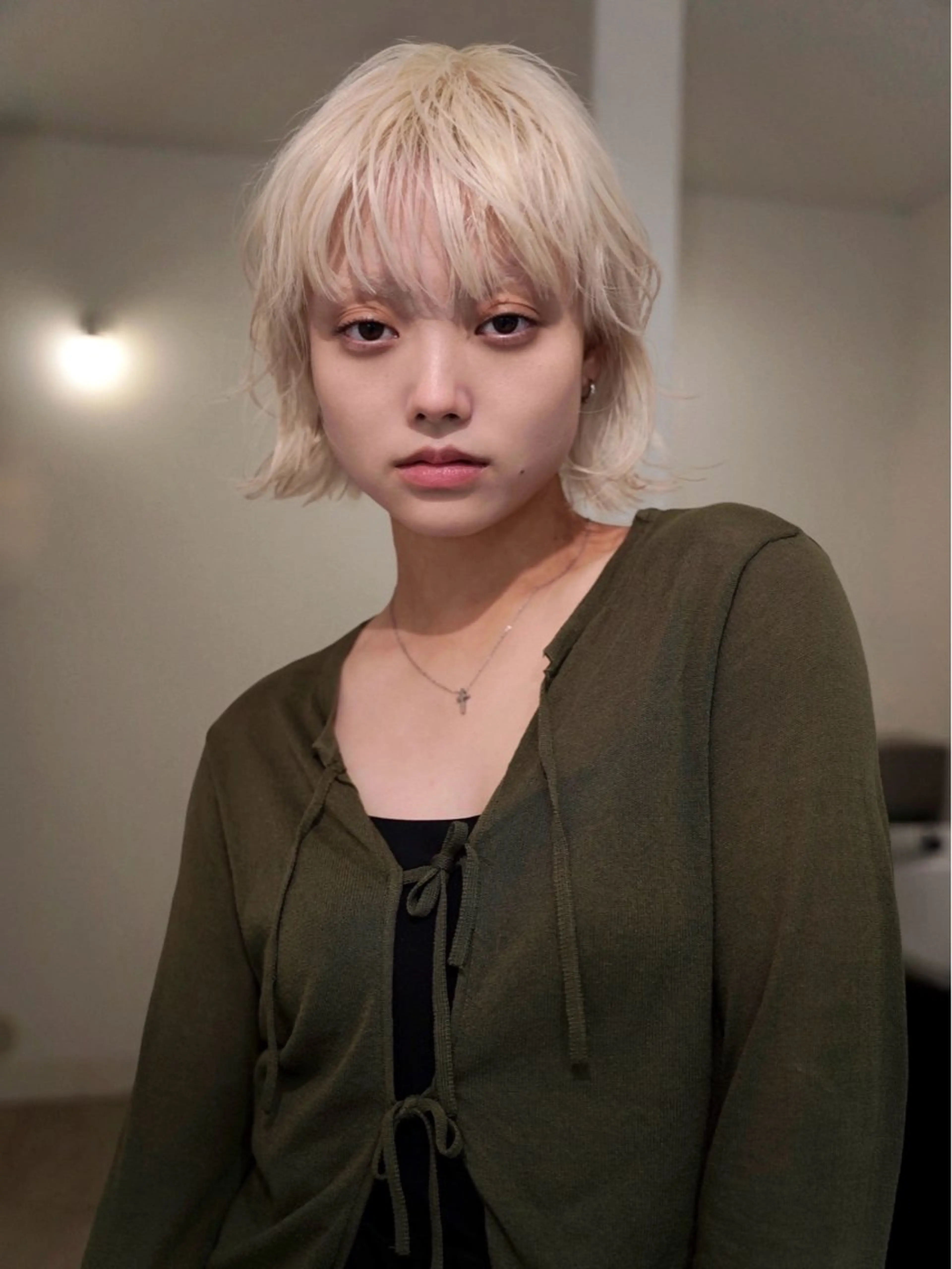ショート カラー ブロンド ホワイトブロンド ボブ ウルフカット ウルフボブ ベージュデザイン パーマKaito🌸のヘアスタイル
