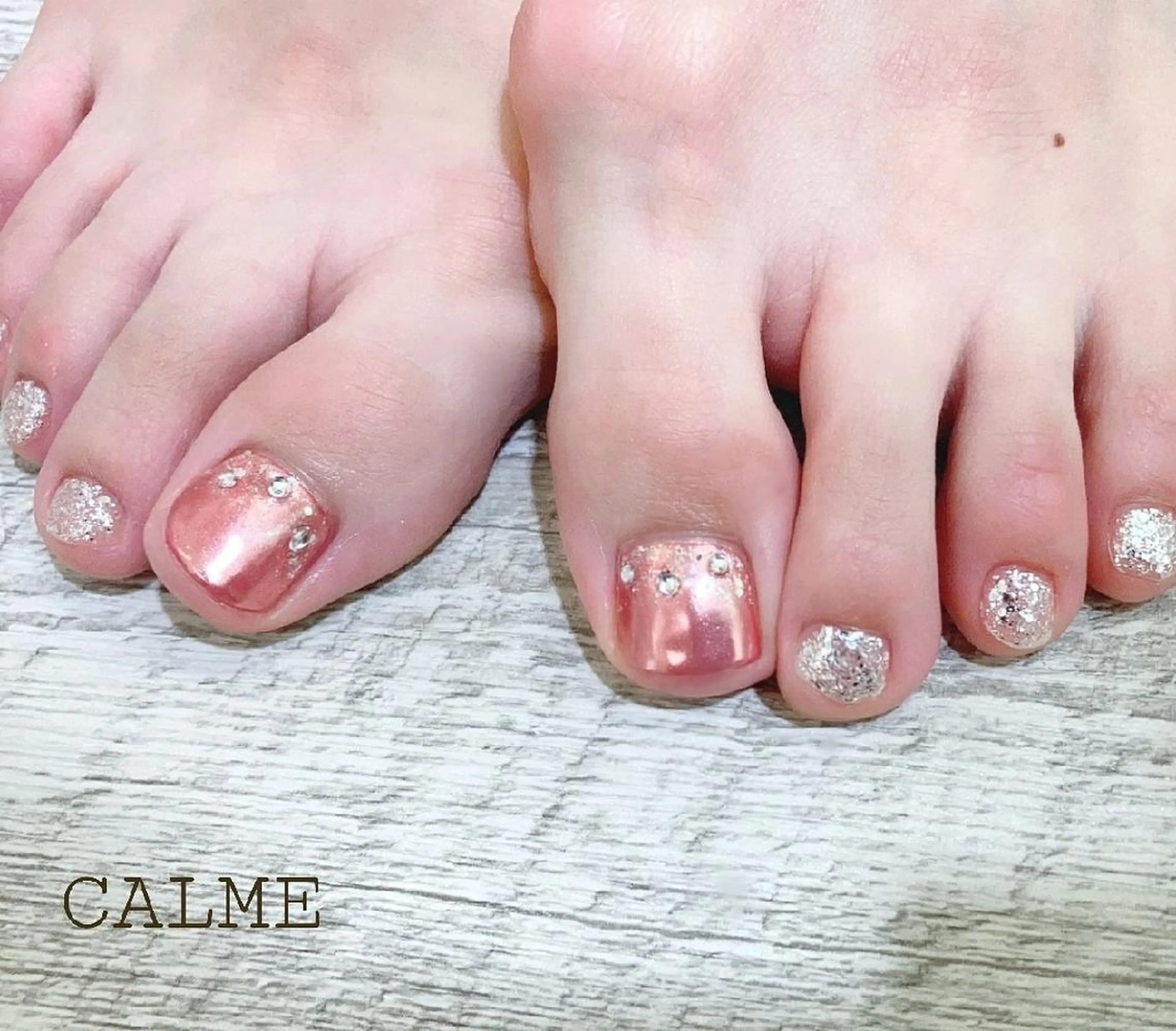 ネイル フットネイル キラキラネイル ミラーネイル CALME ♡のネイルデザイン
