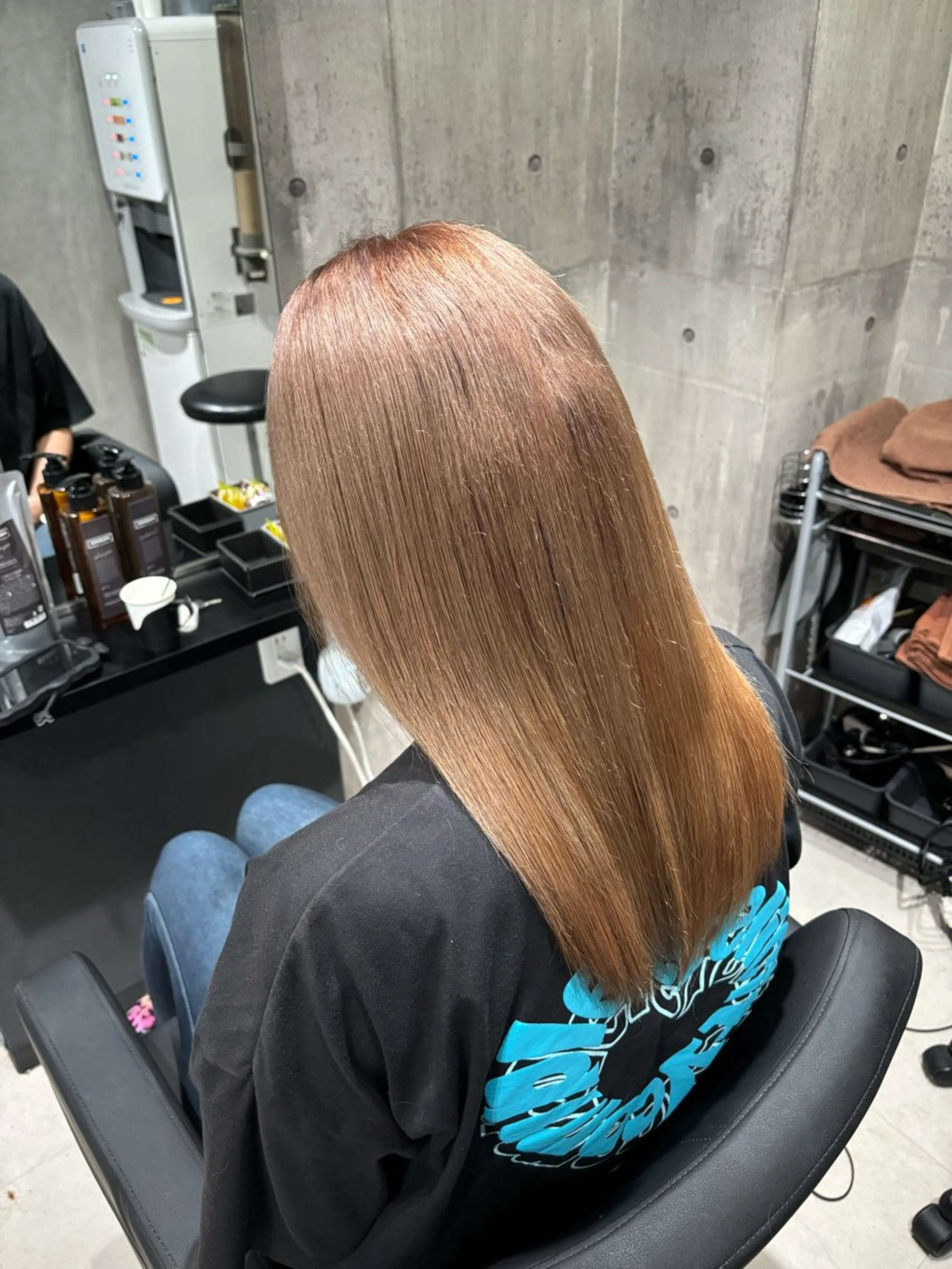 ロング カラー ベージュカラー ミルクティーベージュ 縮毛矯正 ヘアカラー _white【京橋店】所属・_WHITE / KENTOのヘアスタイル