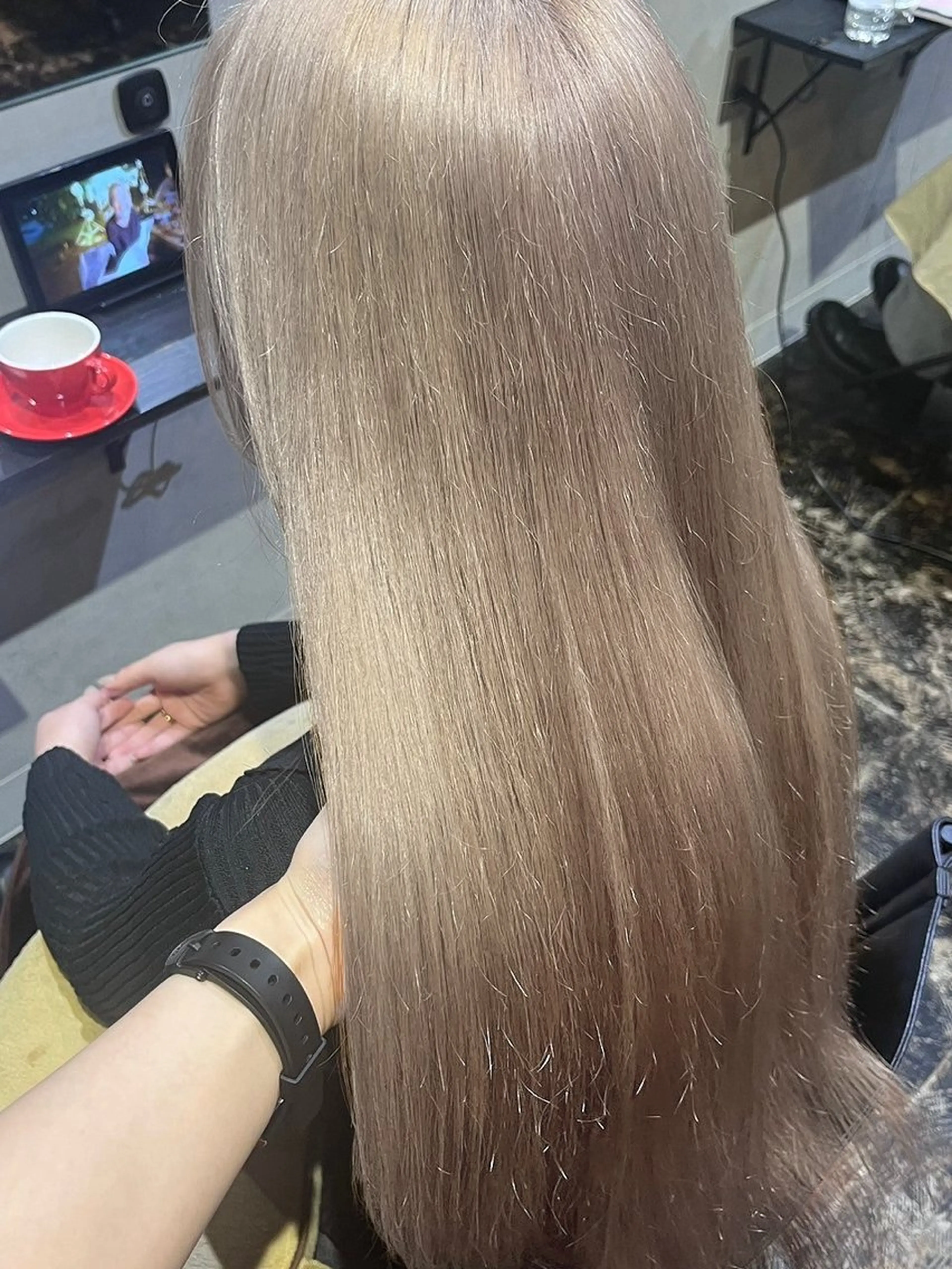 ロング カラー ベージュカラー ミルクティーベージュ カット ヘアカラー トリートメント 透明感カラー/パーマ 🌀アオノアユミのヘアスタイル
