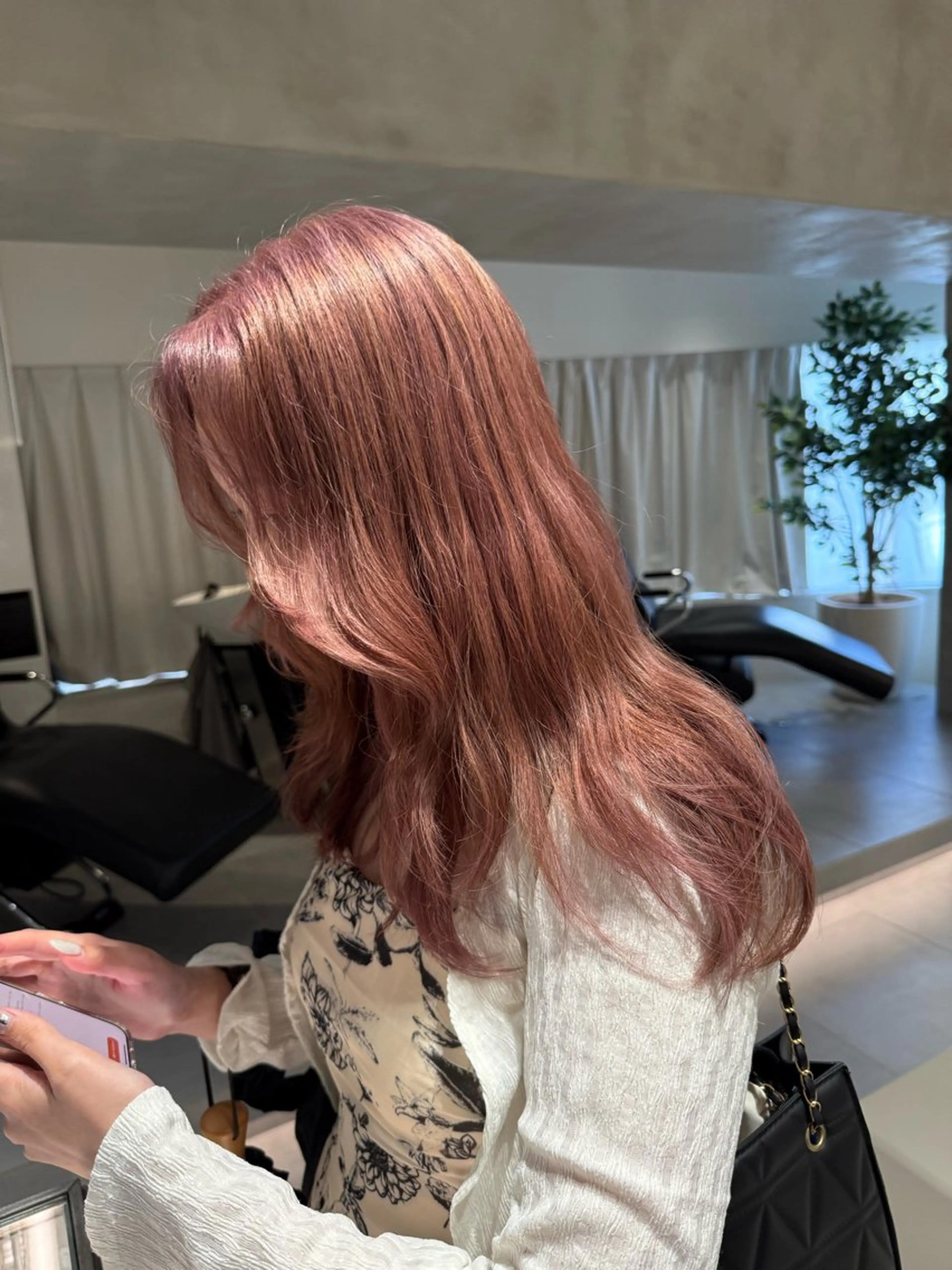 セミロング カラー ヘアアレンジ 透明感カラー ピンクカラー ヘアカラー トリートメント ヘッドスパ ヘアセット 垢抜け韓国風ヘア カラーMIKUのヘアスタイル