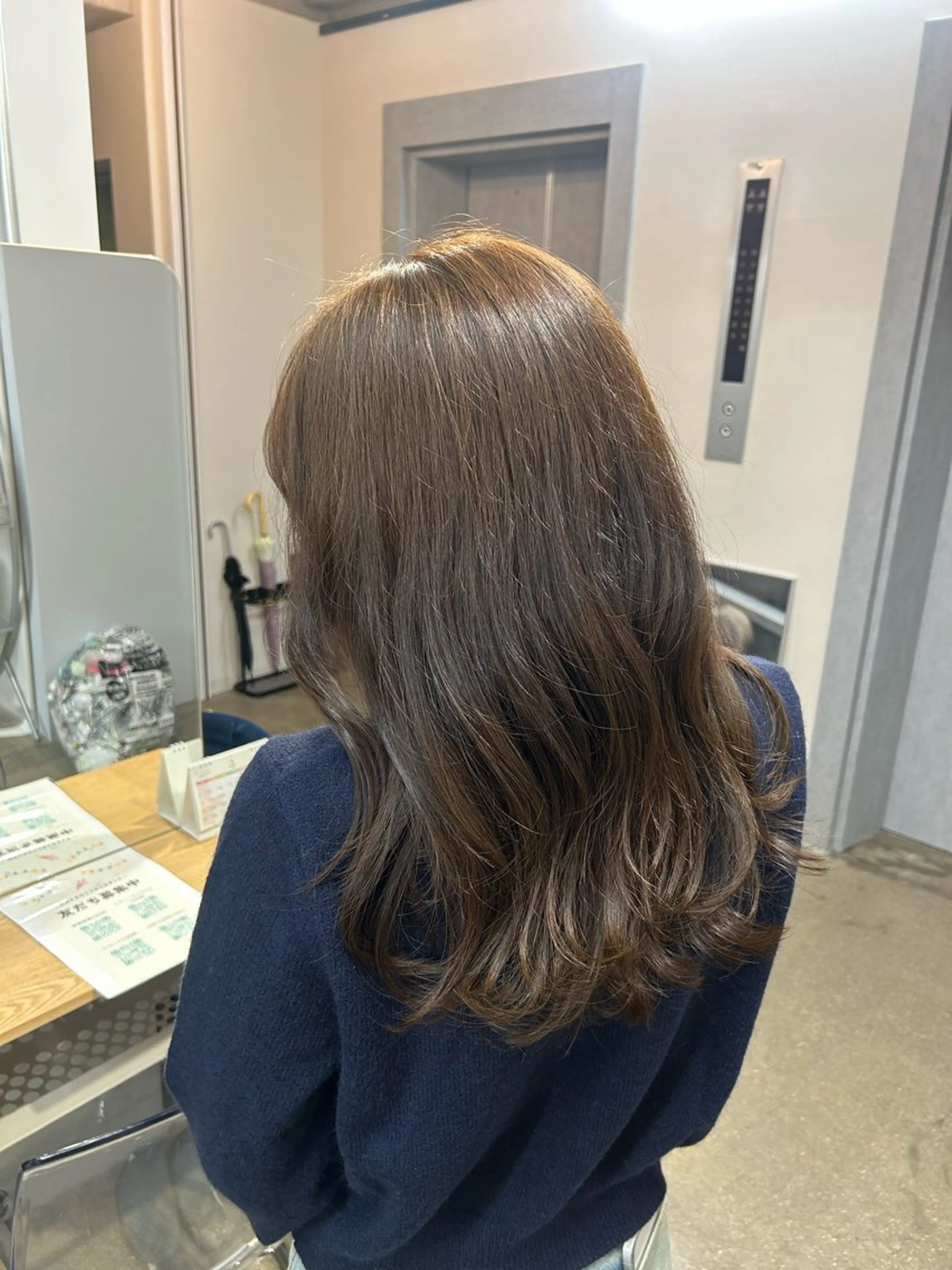 セミロング サワムラ ソナタのヘアスタイル